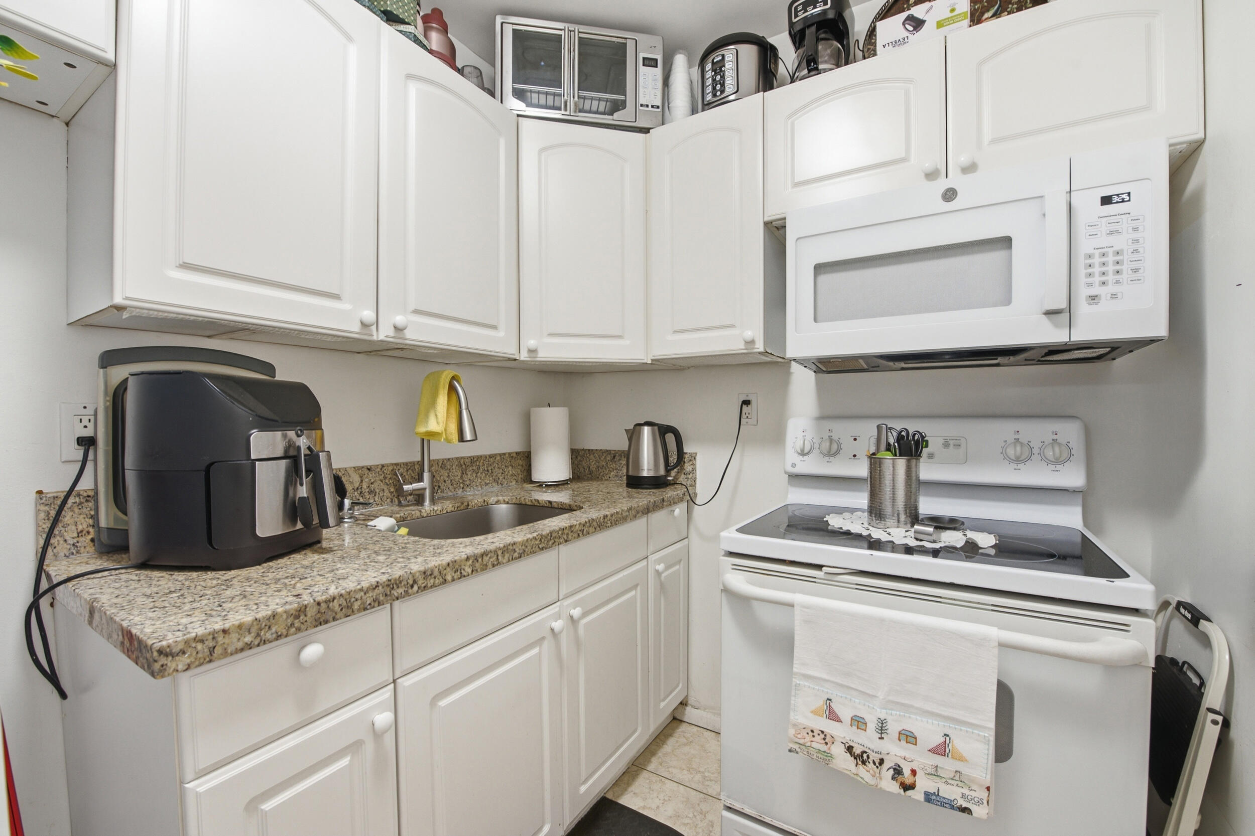 EVERETT ARMS NO 8 CONDO - Residential