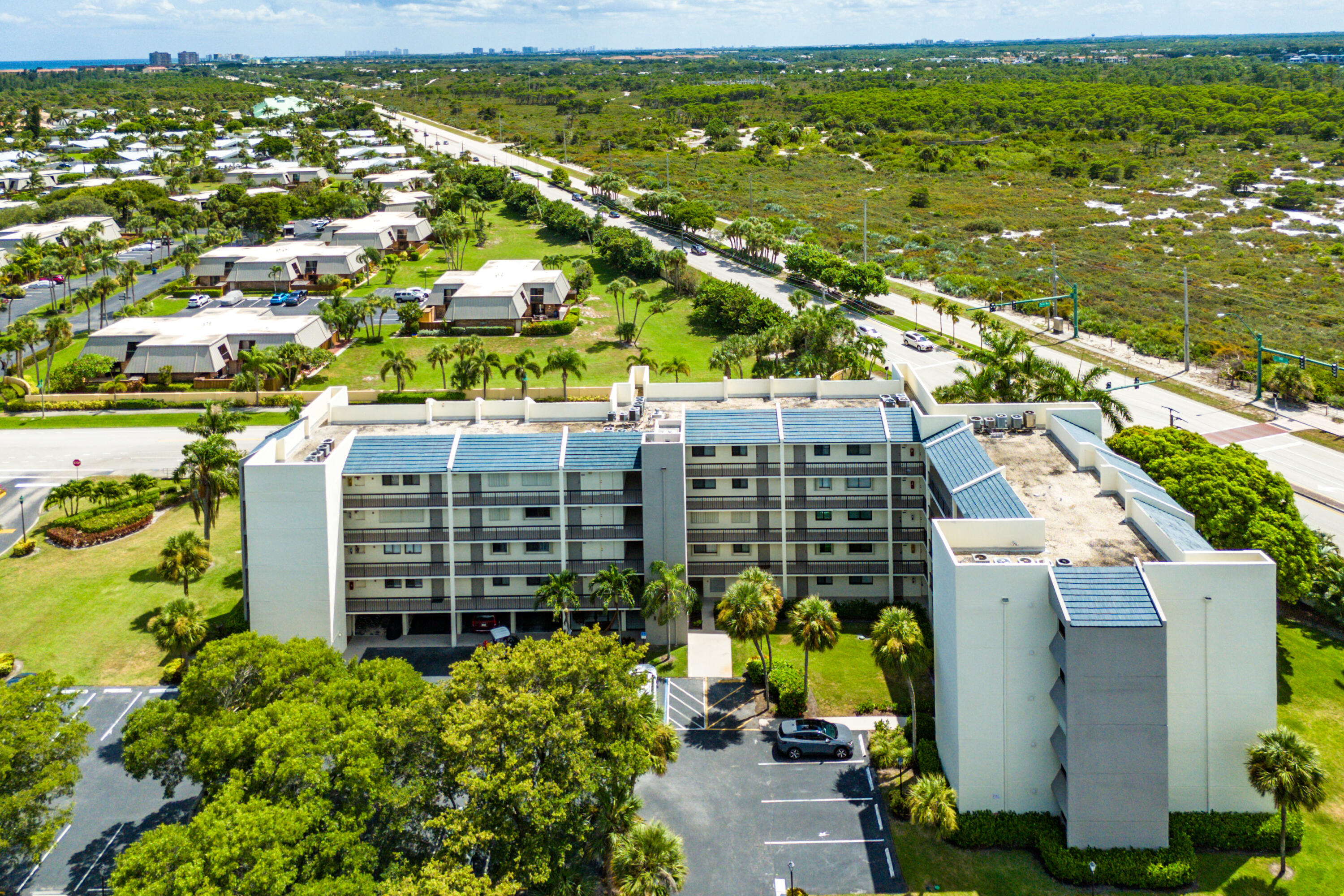 JUPITER OCEAN AND RACQUET CLUB - Residential