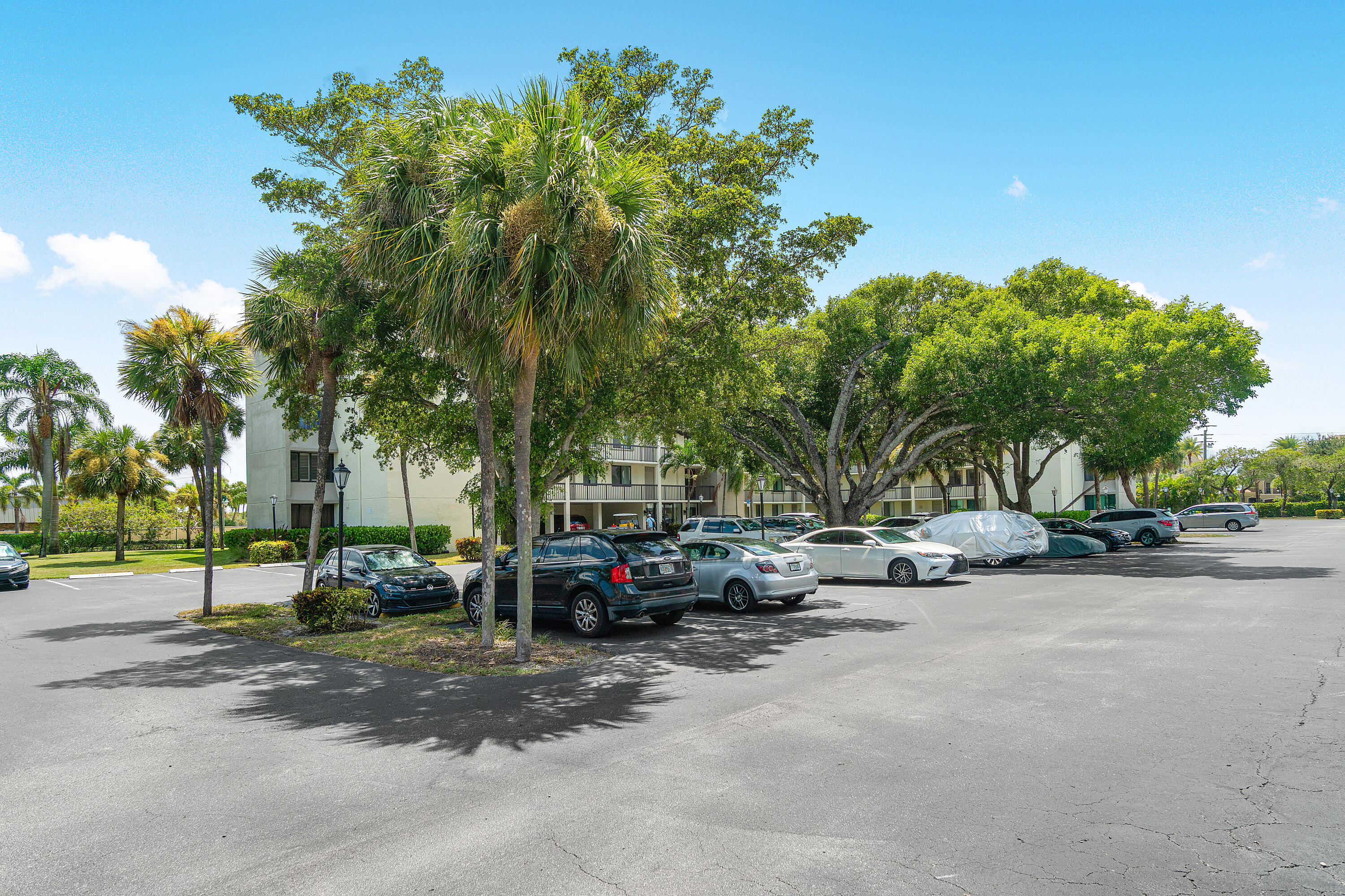 JUPITER OCEAN AND RACQUET CLUB - Residential