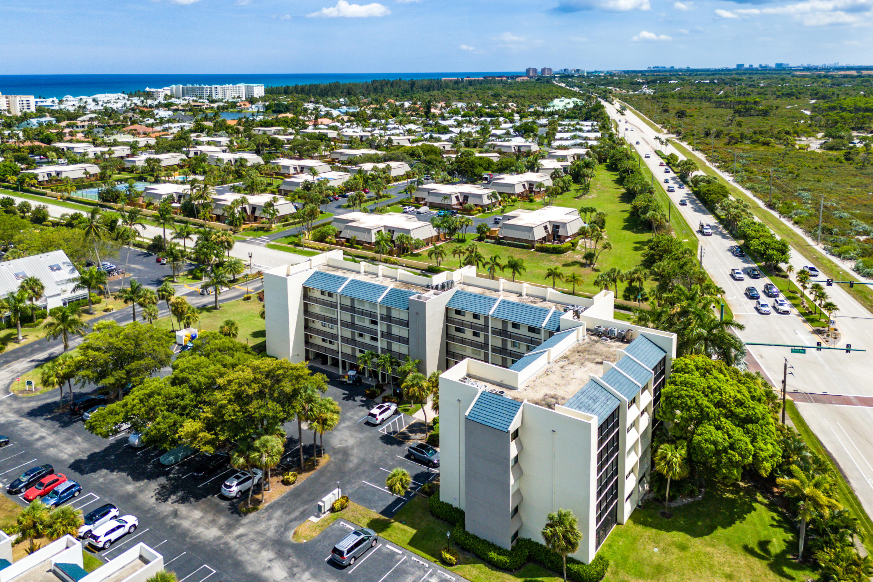 JUPITER OCEAN AND RACQUET CLUB - Residential