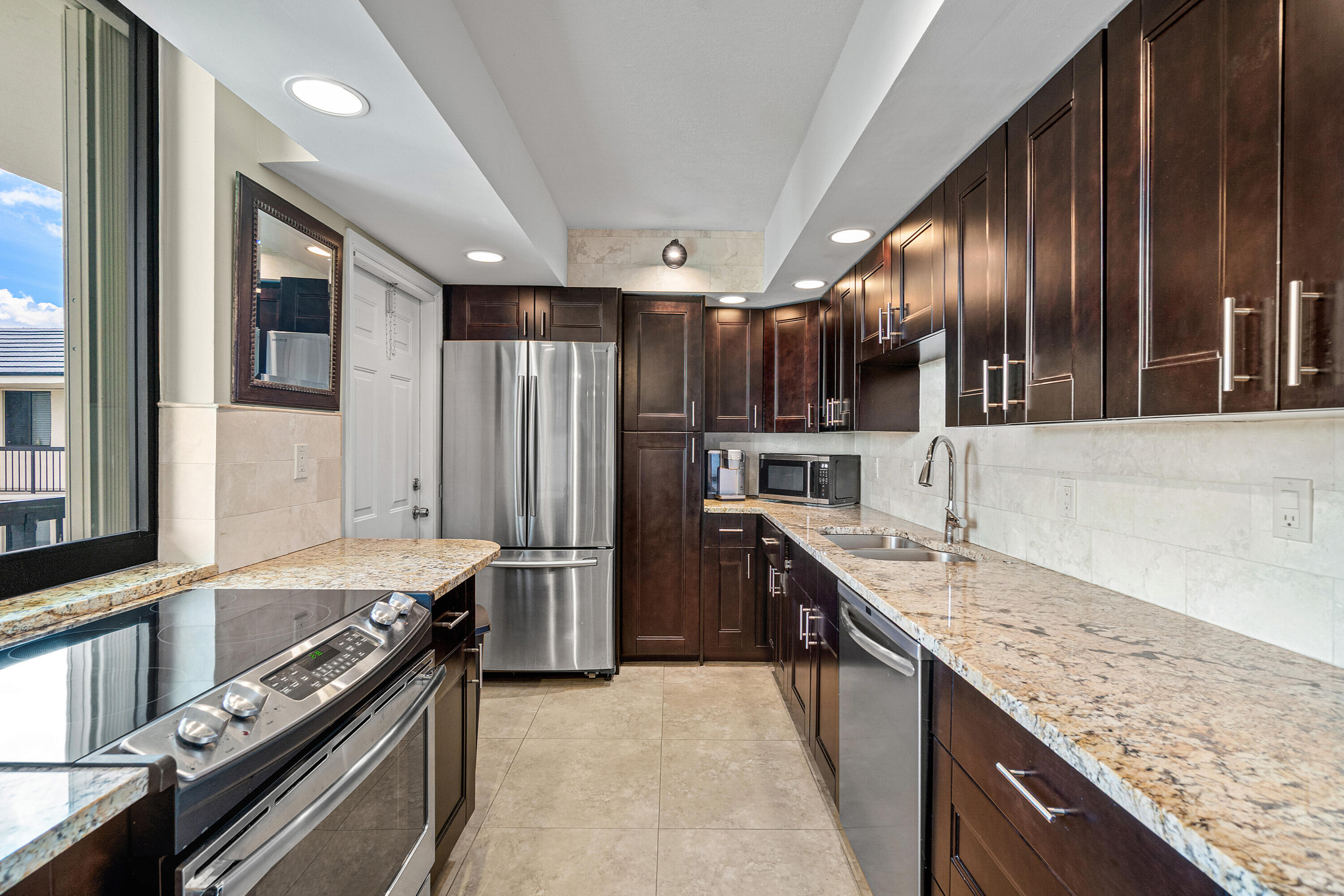 JUPITER OCEAN AND RACQUET CLUB - Residential
