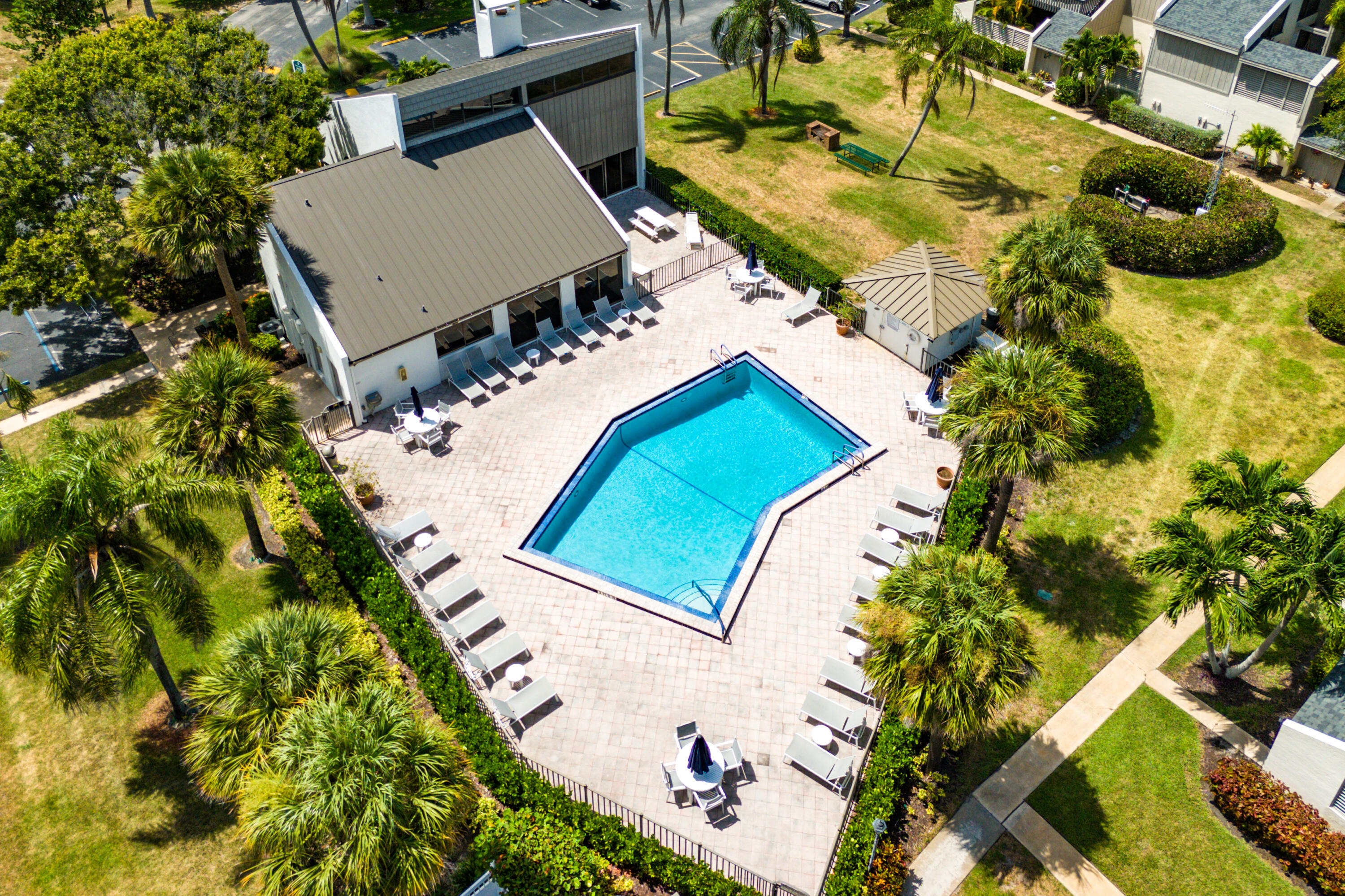 JUPITER OCEAN AND RACQUET CLUB - Residential