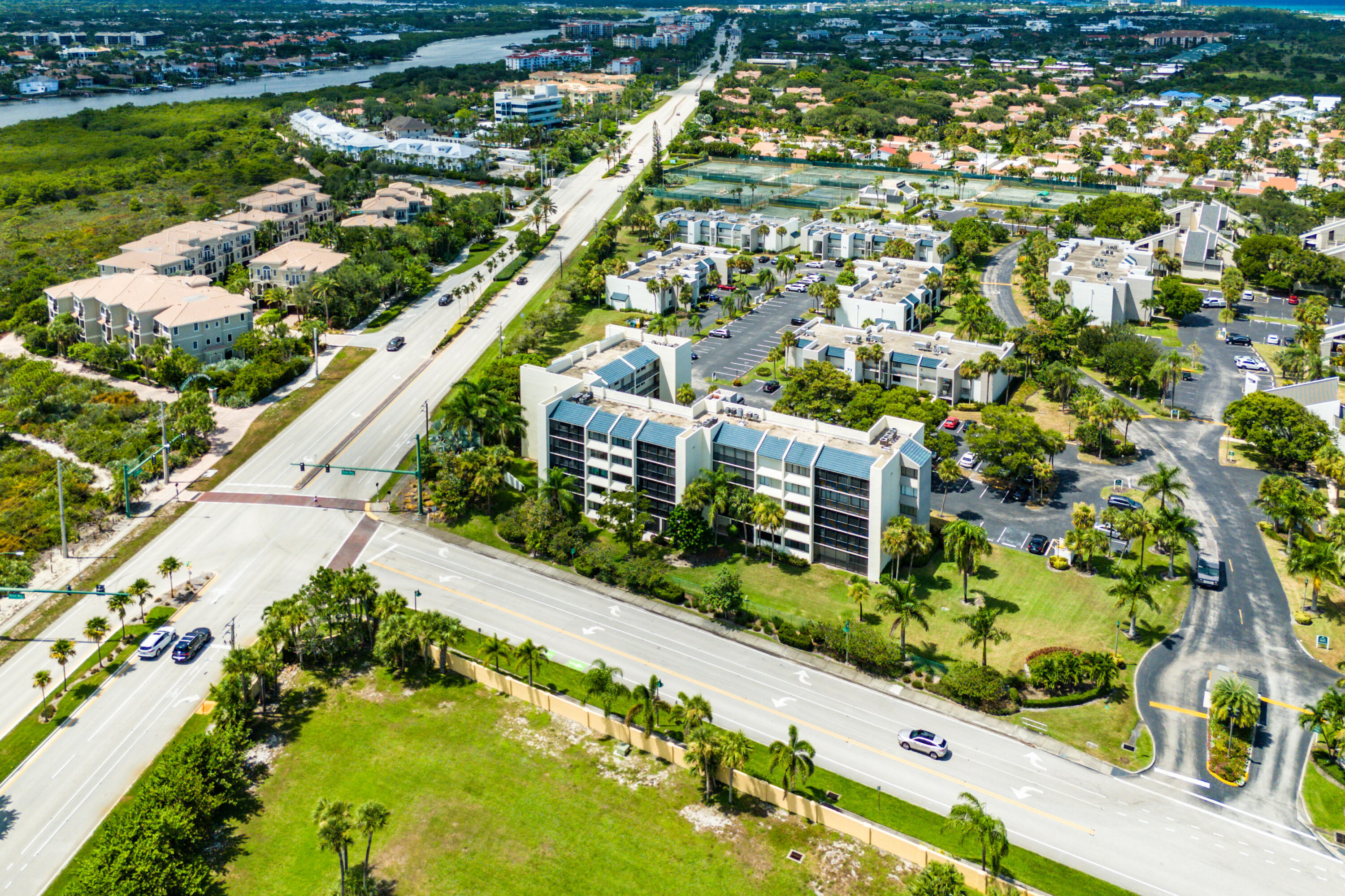 JUPITER OCEAN AND RACQUET CLUB - Residential