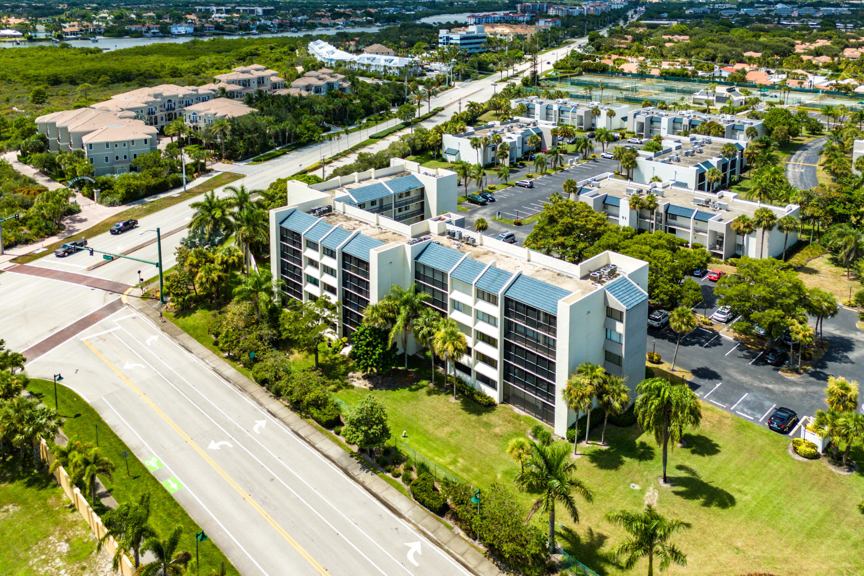 JUPITER OCEAN AND RACQUET CLUB - Residential
