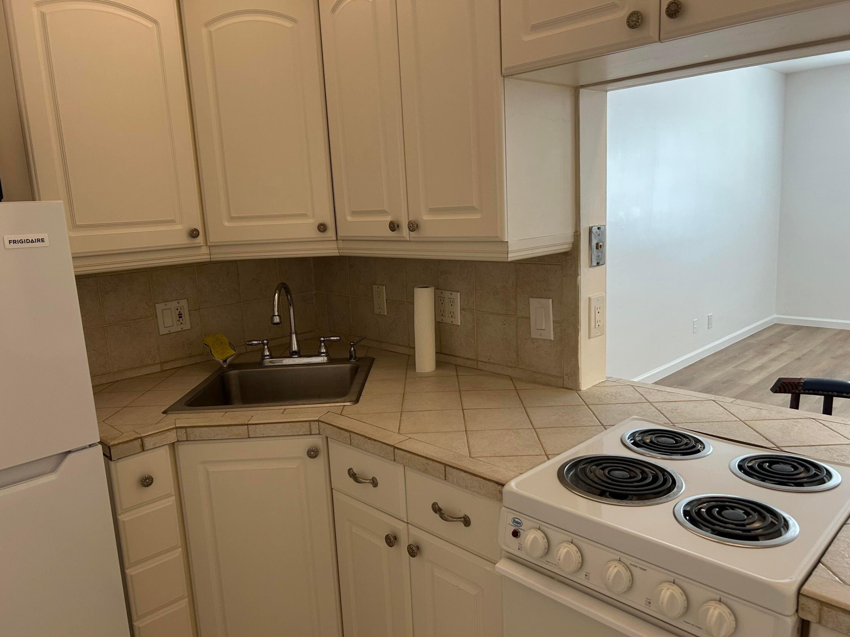GEORGIAN COURT APTS CO-OP - Residential Lease