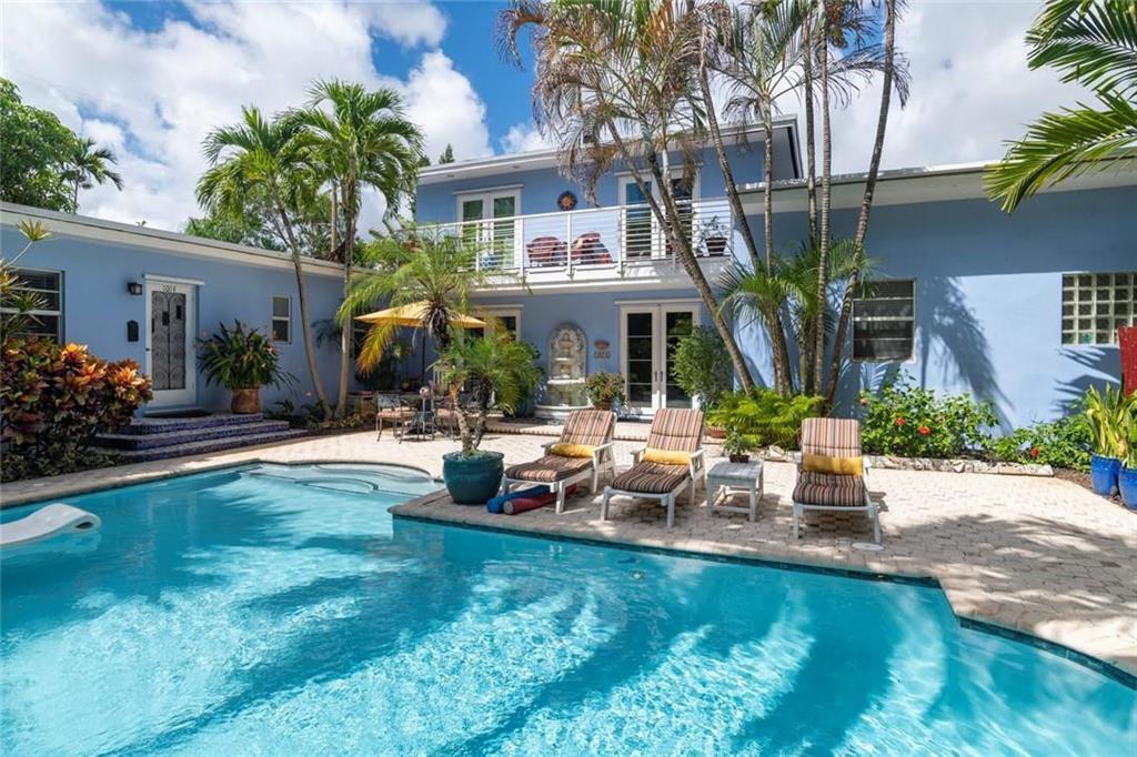 Rare opportunity for three consecutive buildable 140-foot deep lots.