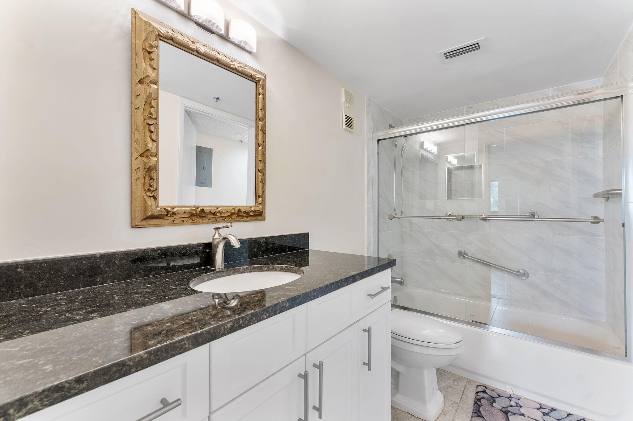 HUNTINGTON LAKES SEC FIVE CONDOS - Residential Lease