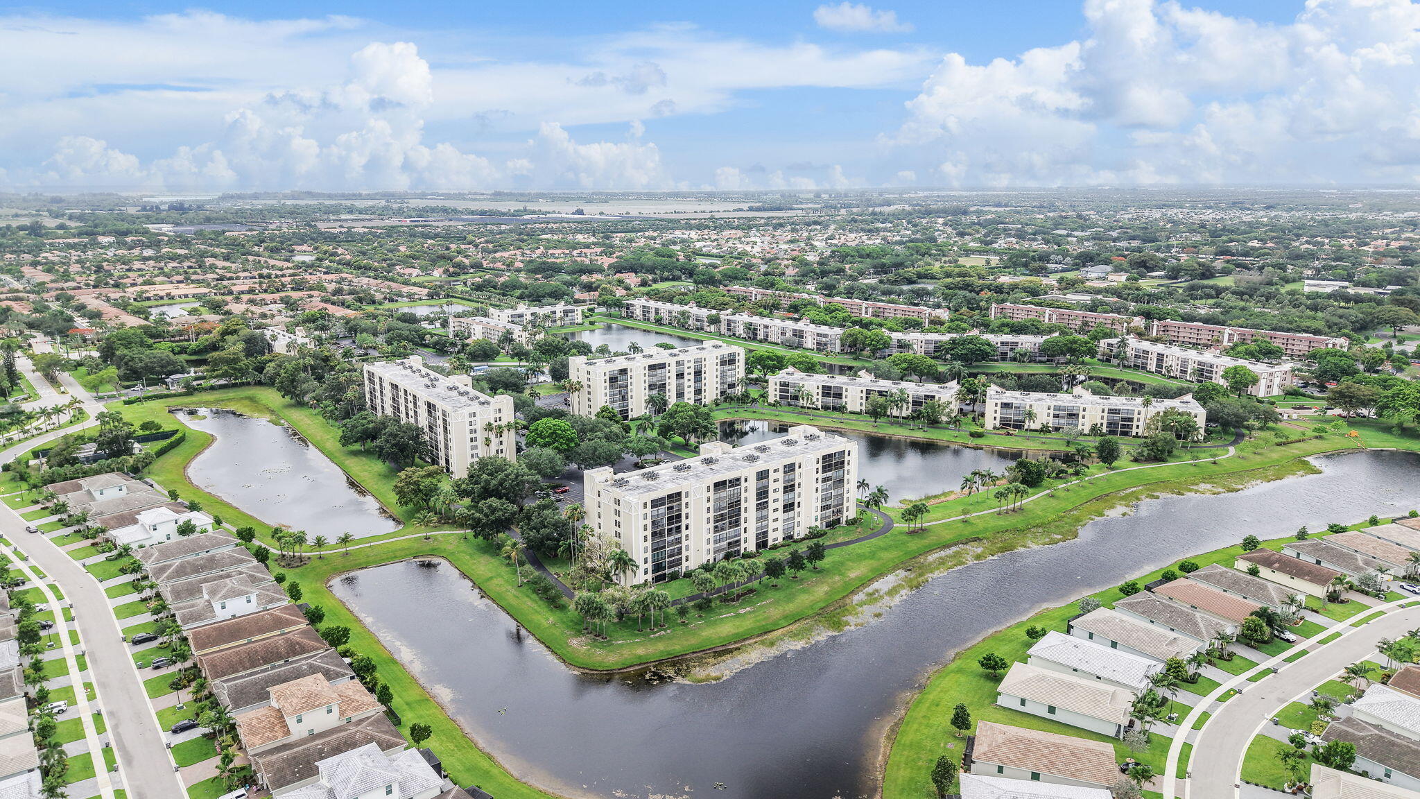HUNTINGTON LAKES SEC FIVE CONDOS - Residential Lease