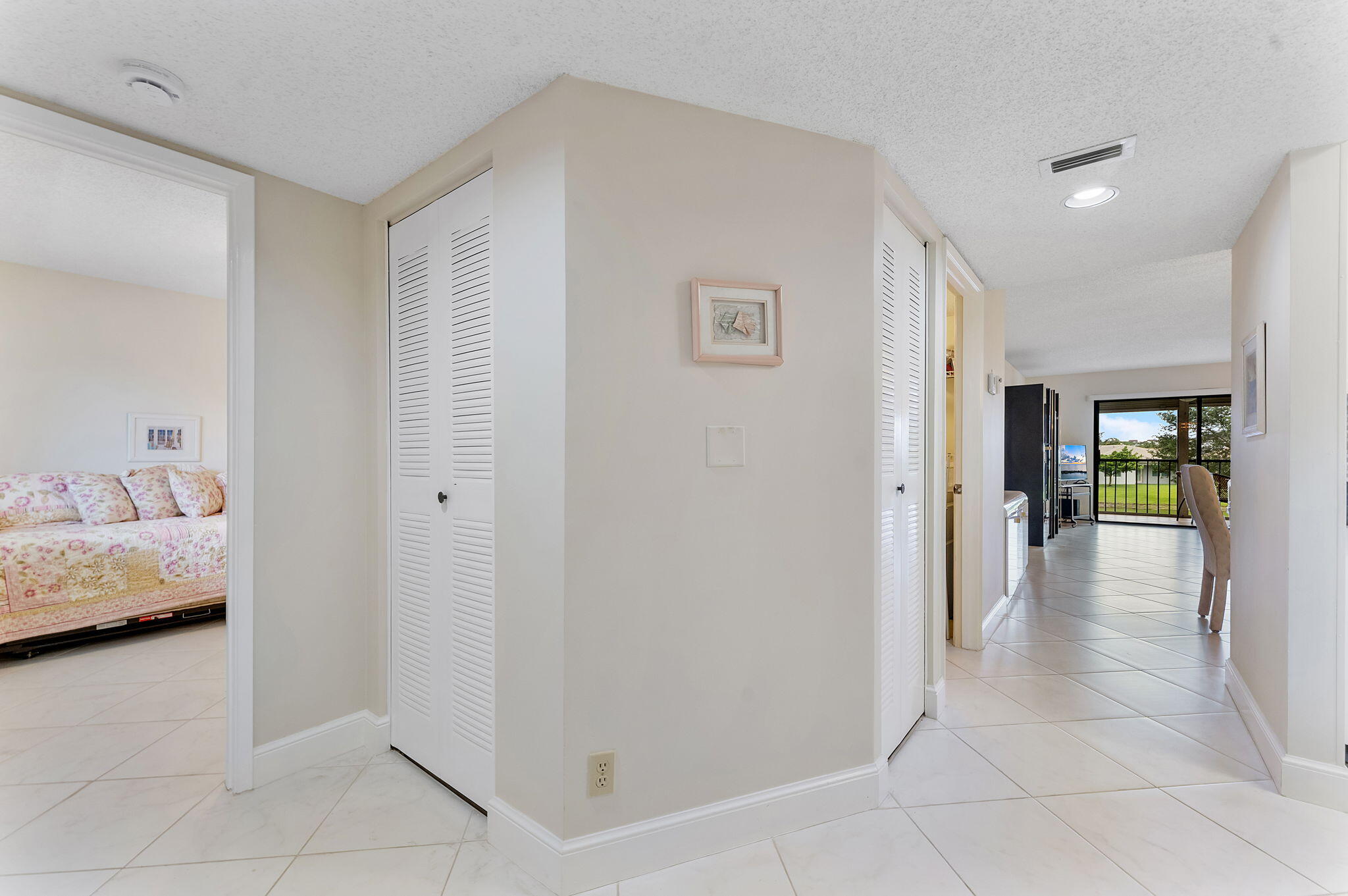 HUNTINGTON LAKES SEC FIVE CONDOS - Residential Lease