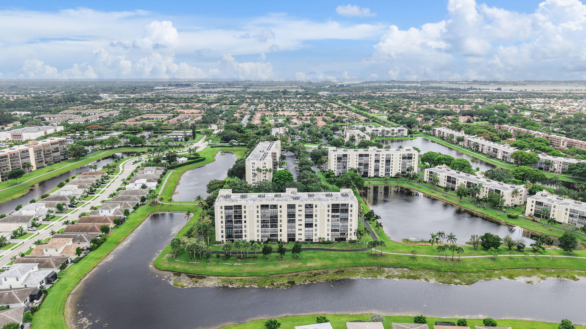 HUNTINGTON LAKES SEC FIVE CONDOS - Residential Lease