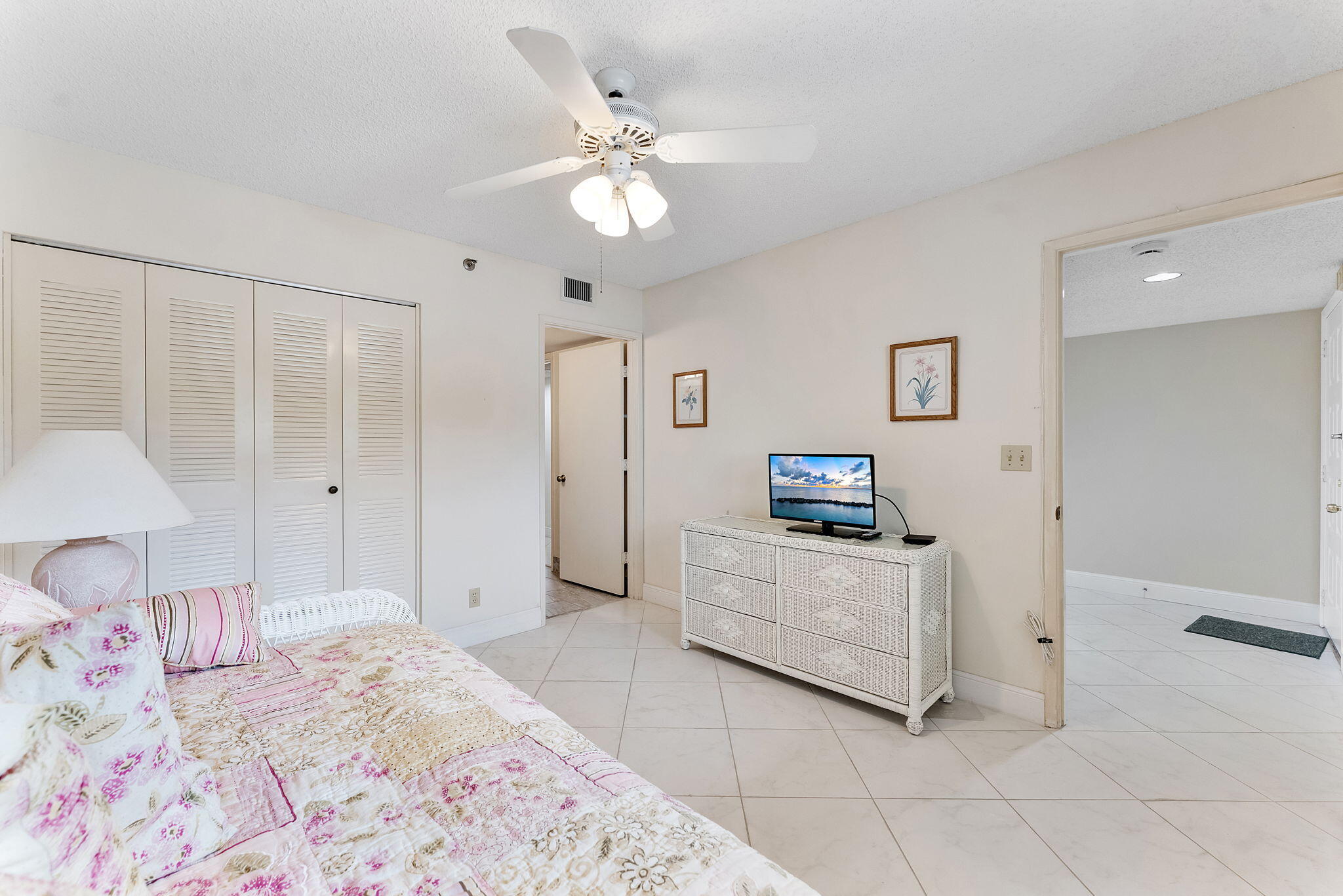HUNTINGTON LAKES SEC FIVE CONDOS - Residential Lease