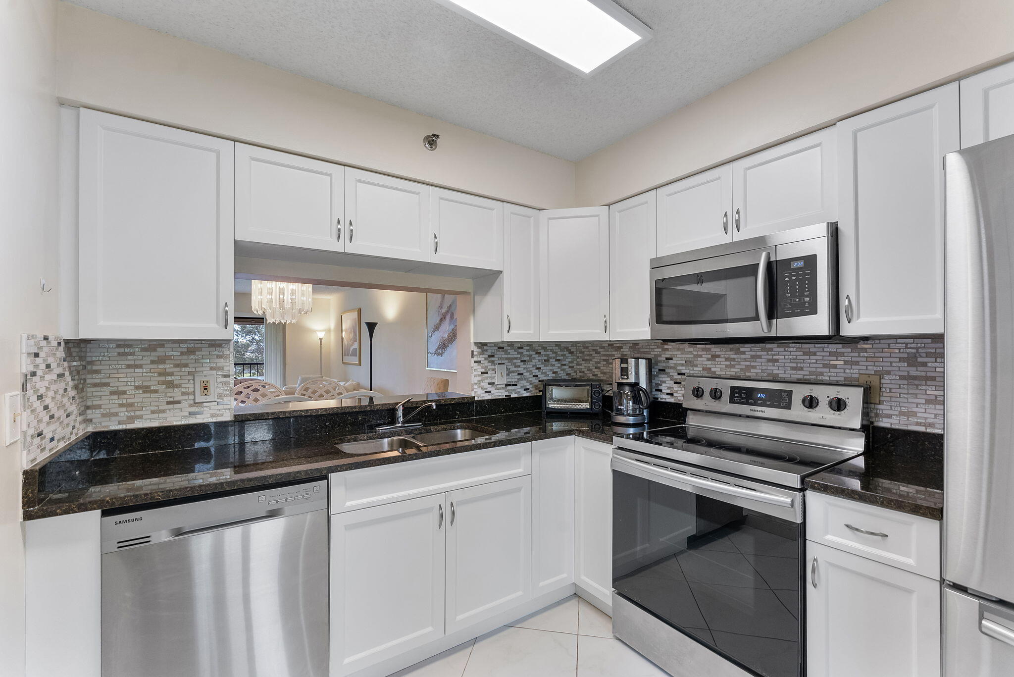 HUNTINGTON LAKES SEC FIVE CONDOS - Residential Lease