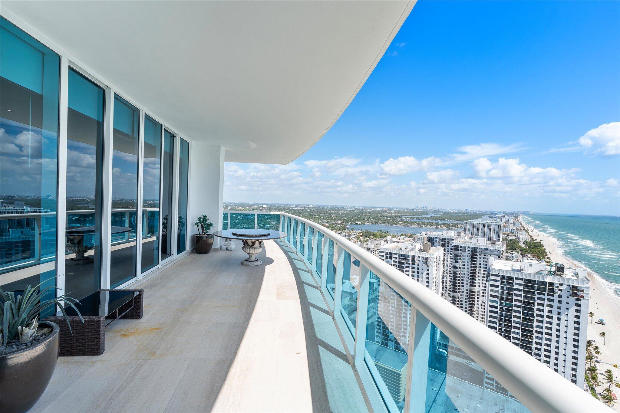 2711 HOLLYWOOD BEACH CONDO - Residential