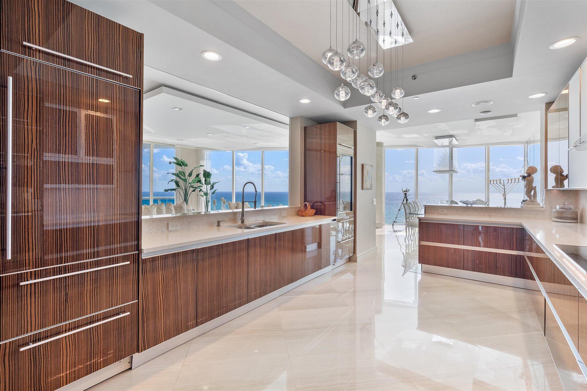 2711 HOLLYWOOD BEACH CONDO - Residential