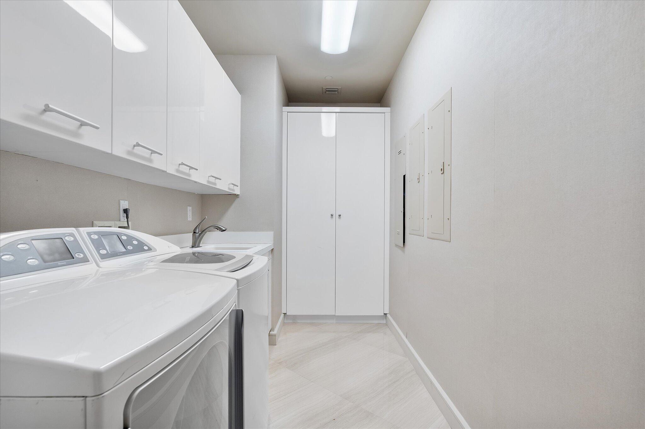 2711 HOLLYWOOD BEACH CONDO - Residential
