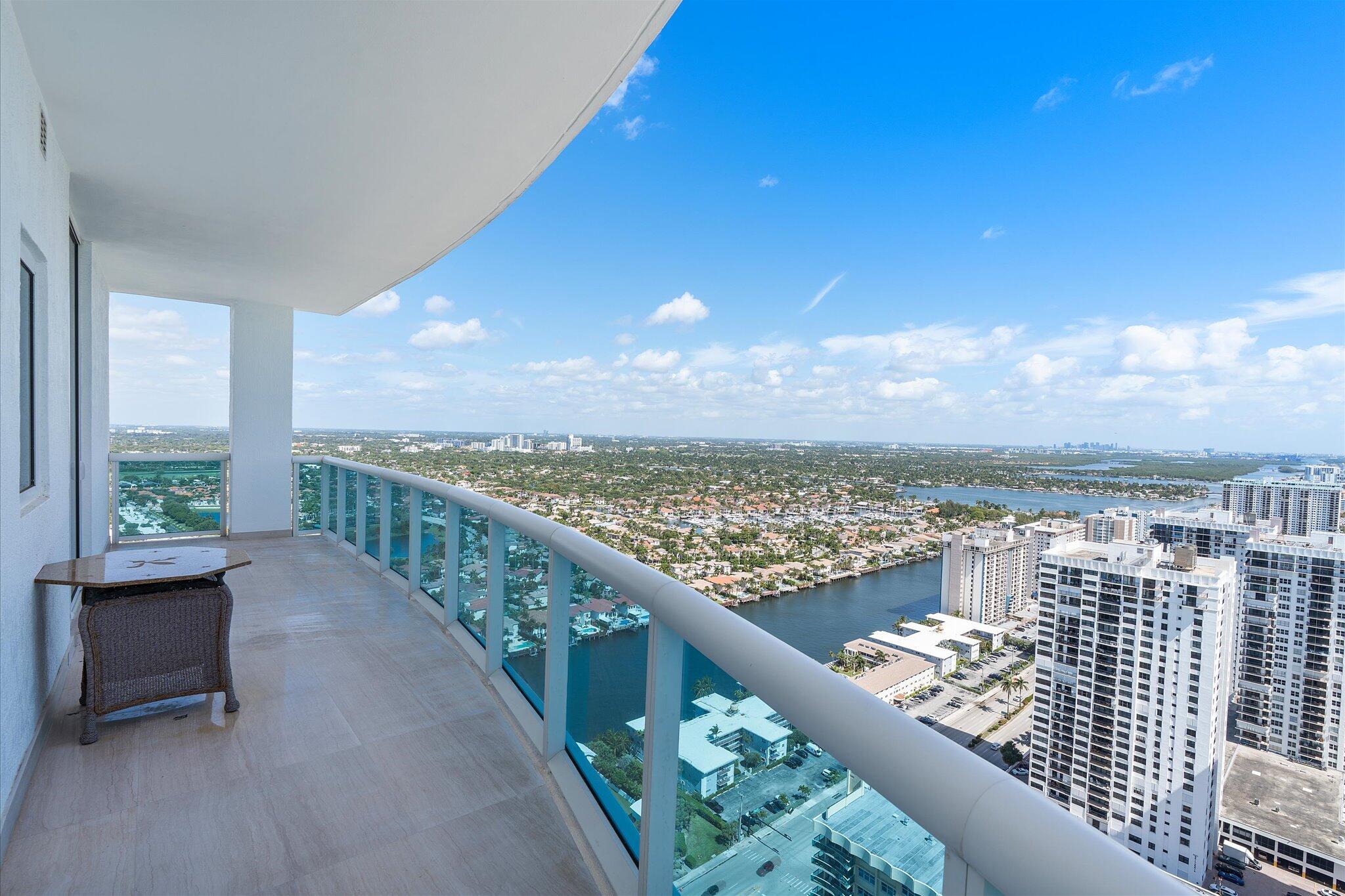 2711 HOLLYWOOD BEACH CONDO - Residential
