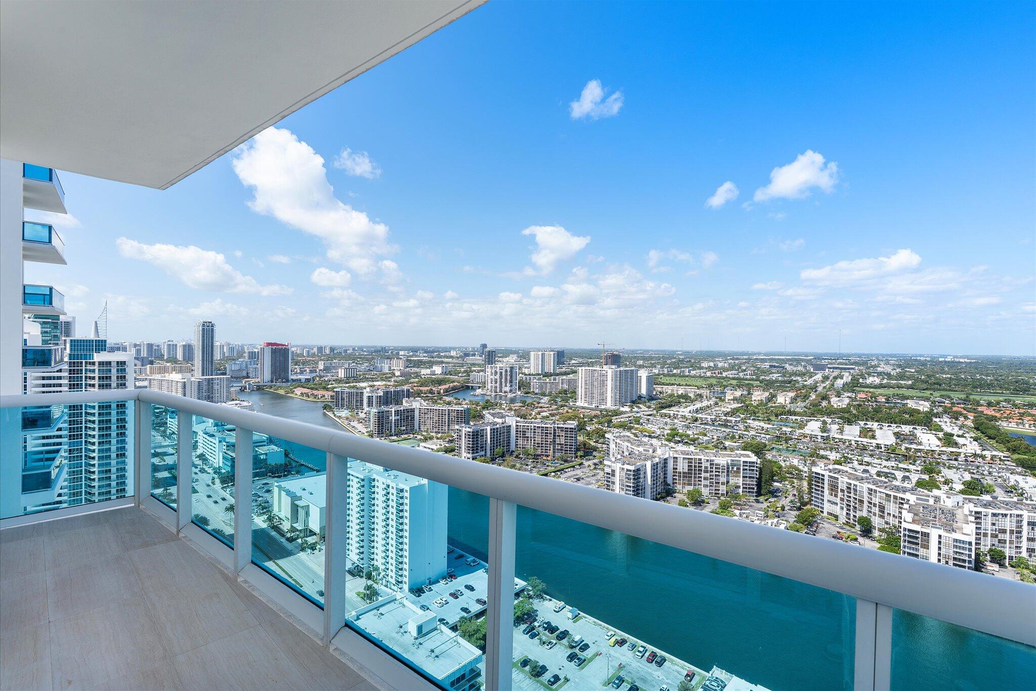 2711 HOLLYWOOD BEACH CONDO - Residential