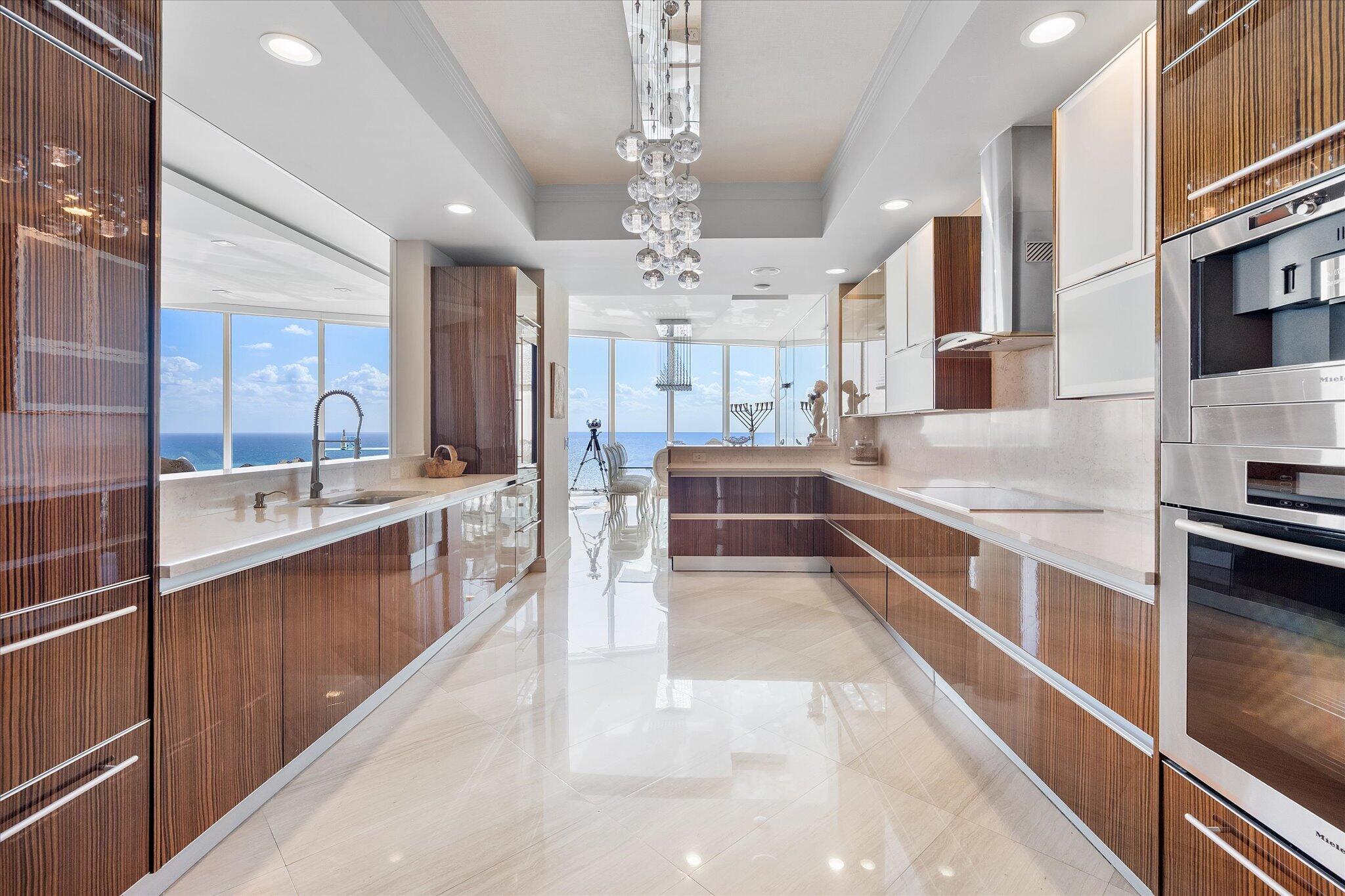 2711 HOLLYWOOD BEACH CONDO - Residential