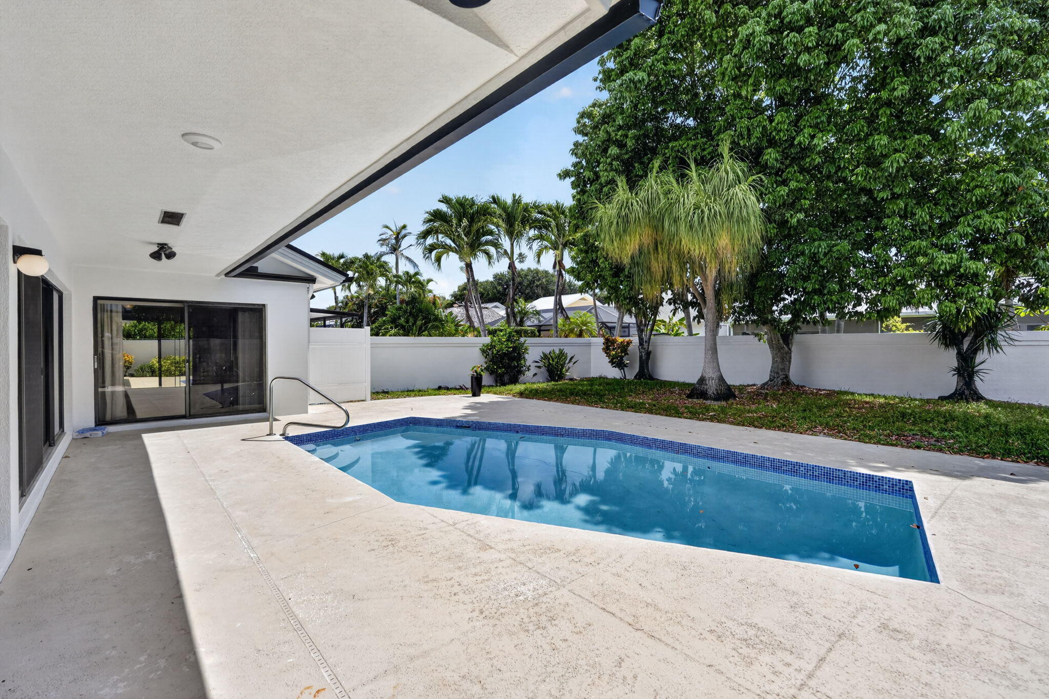 RIVER - Residential Lease