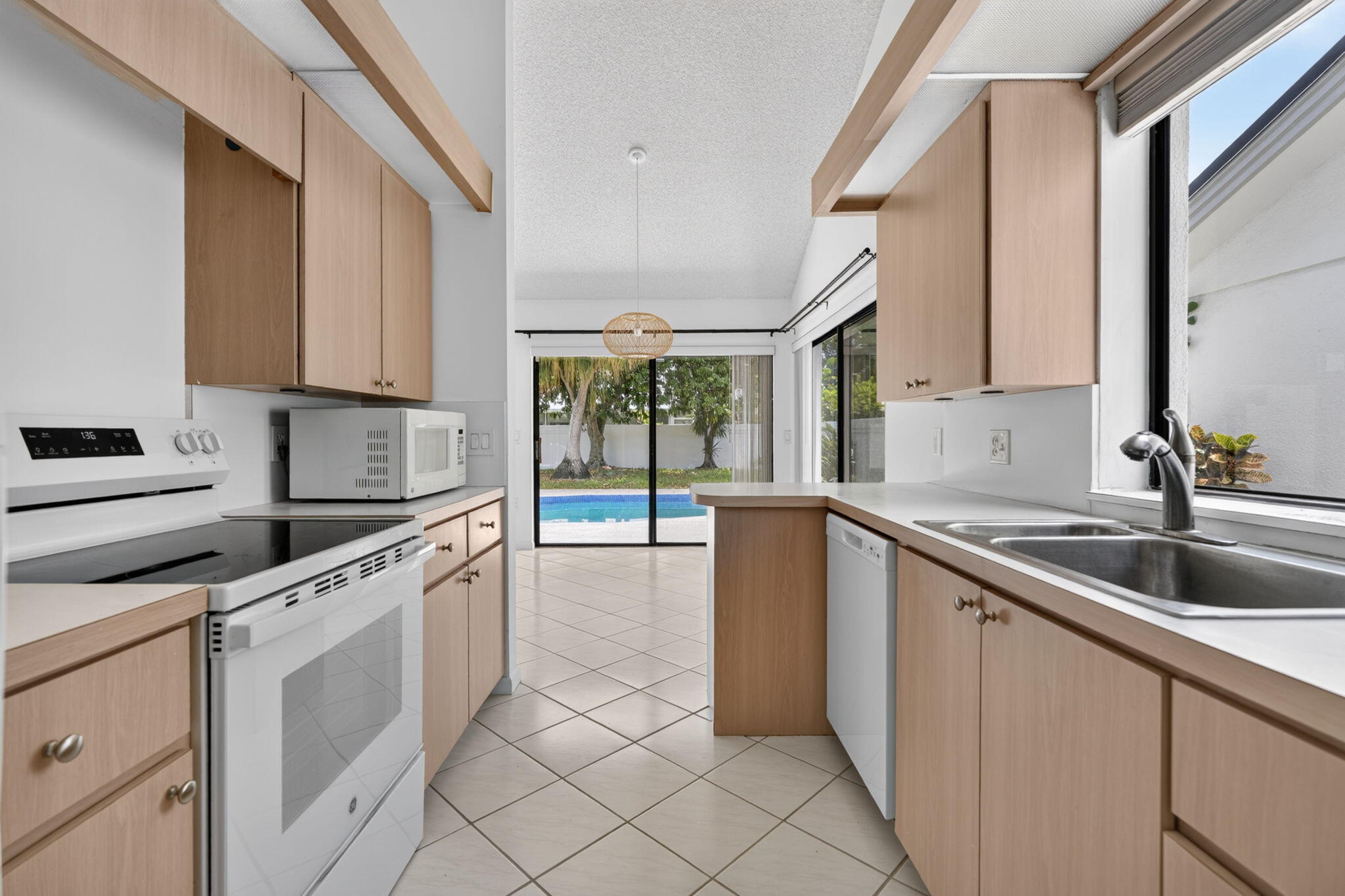 RIVER - Residential Lease