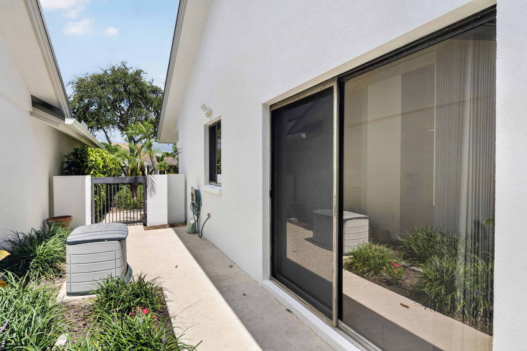 RIVER - Residential Lease