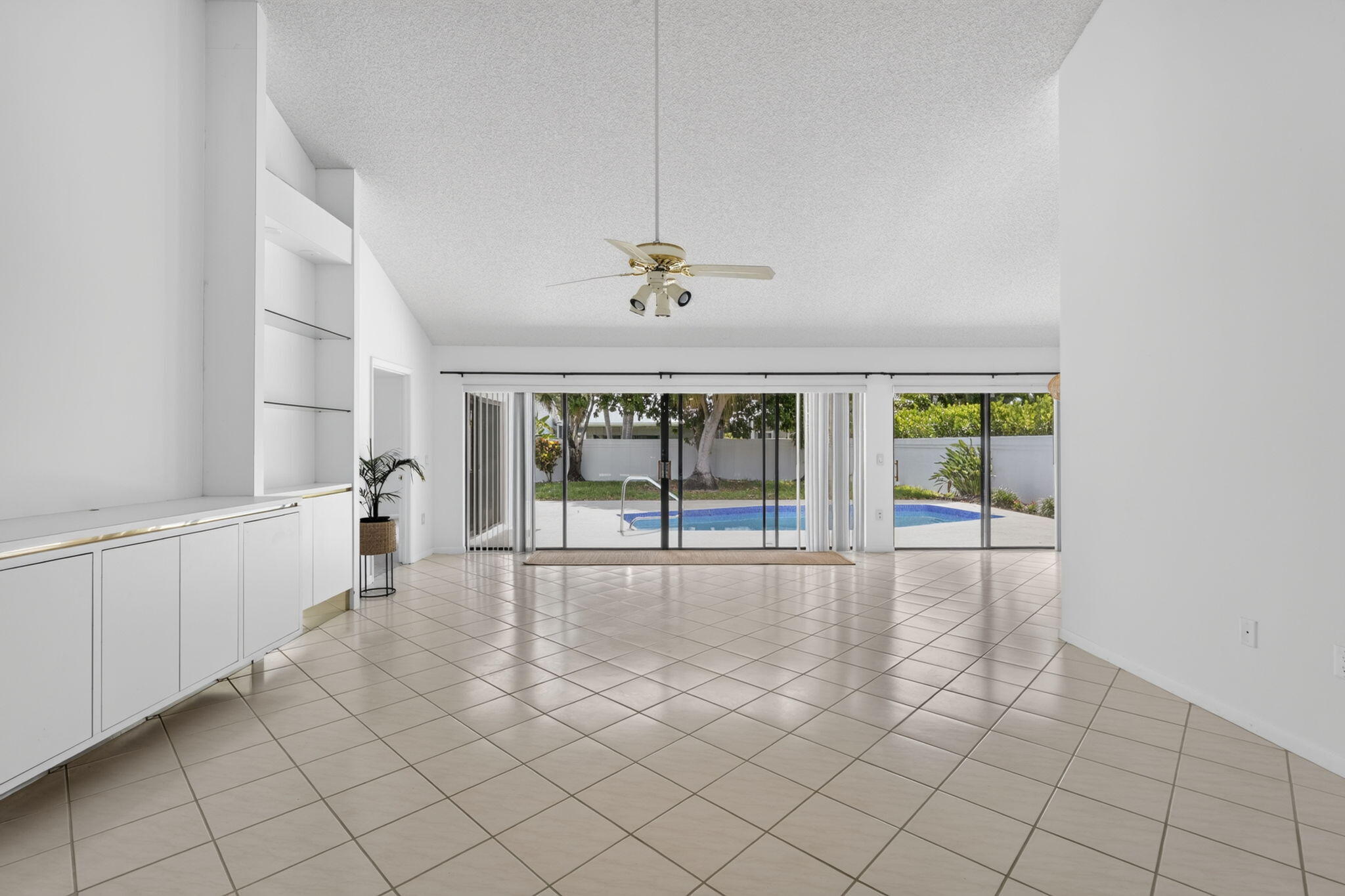 RIVER - Residential Lease