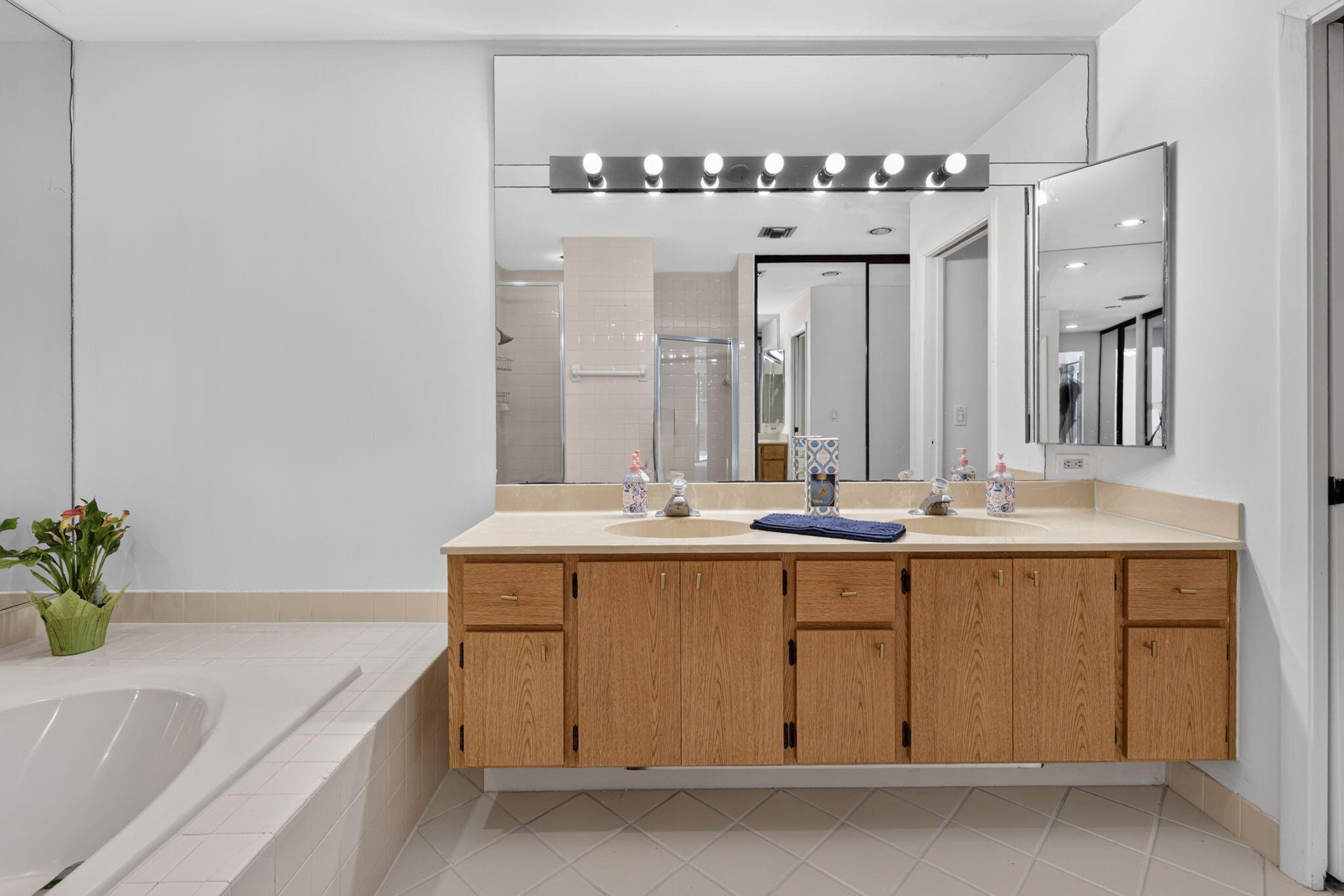 RIVER - Residential Lease
