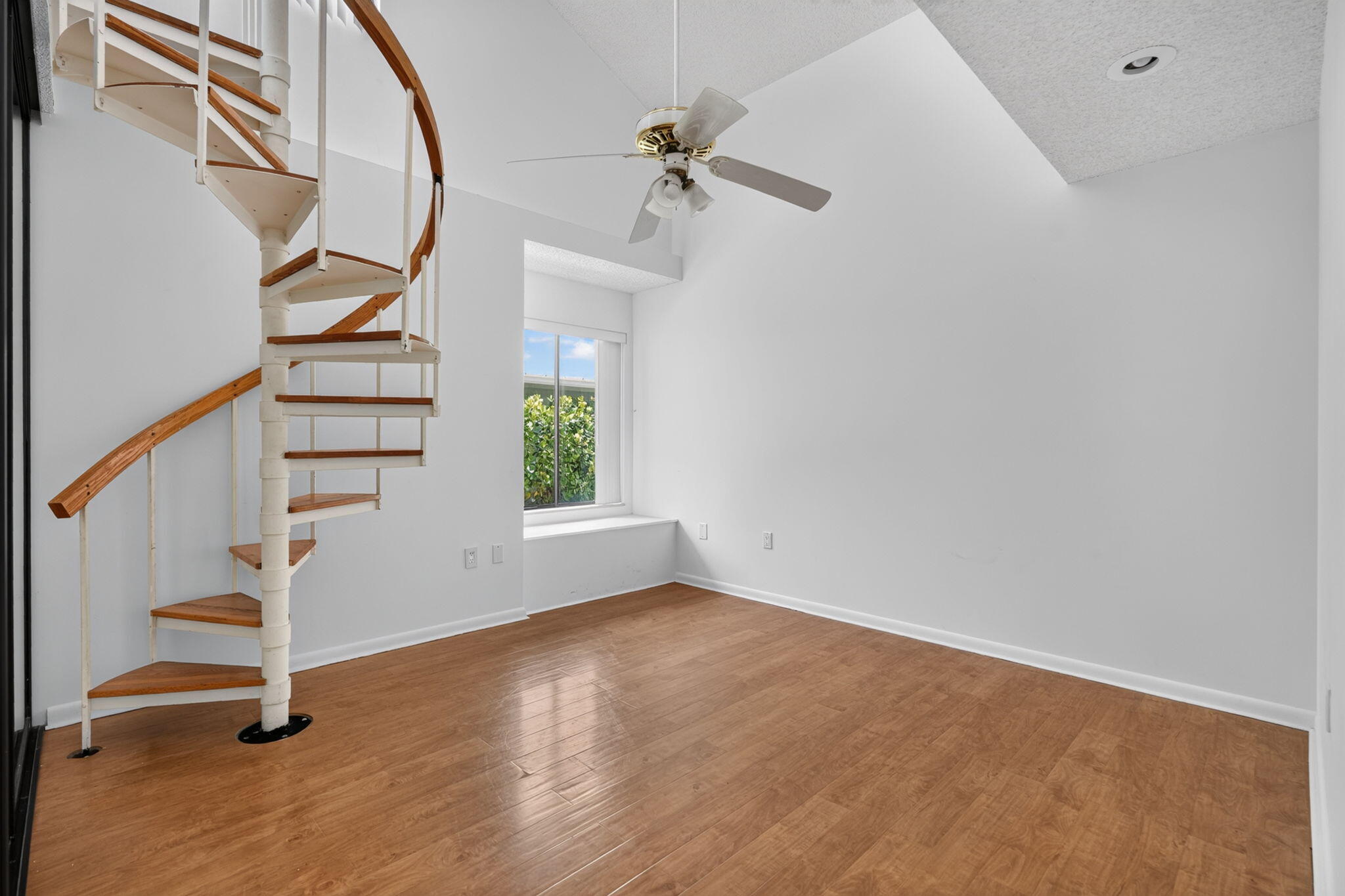 RIVER - Residential Lease