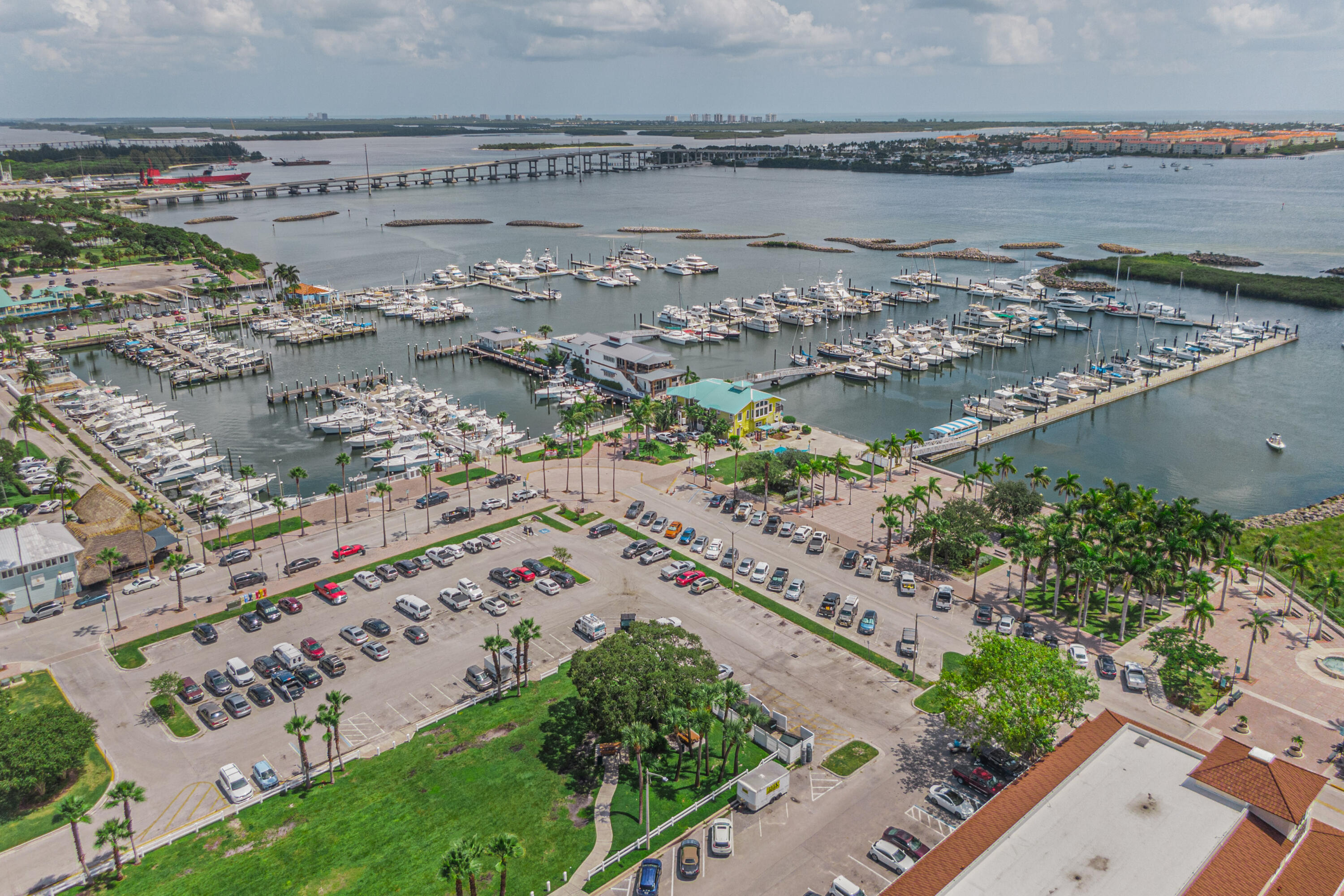 VILLAS AT KINGS LANDING - Residential