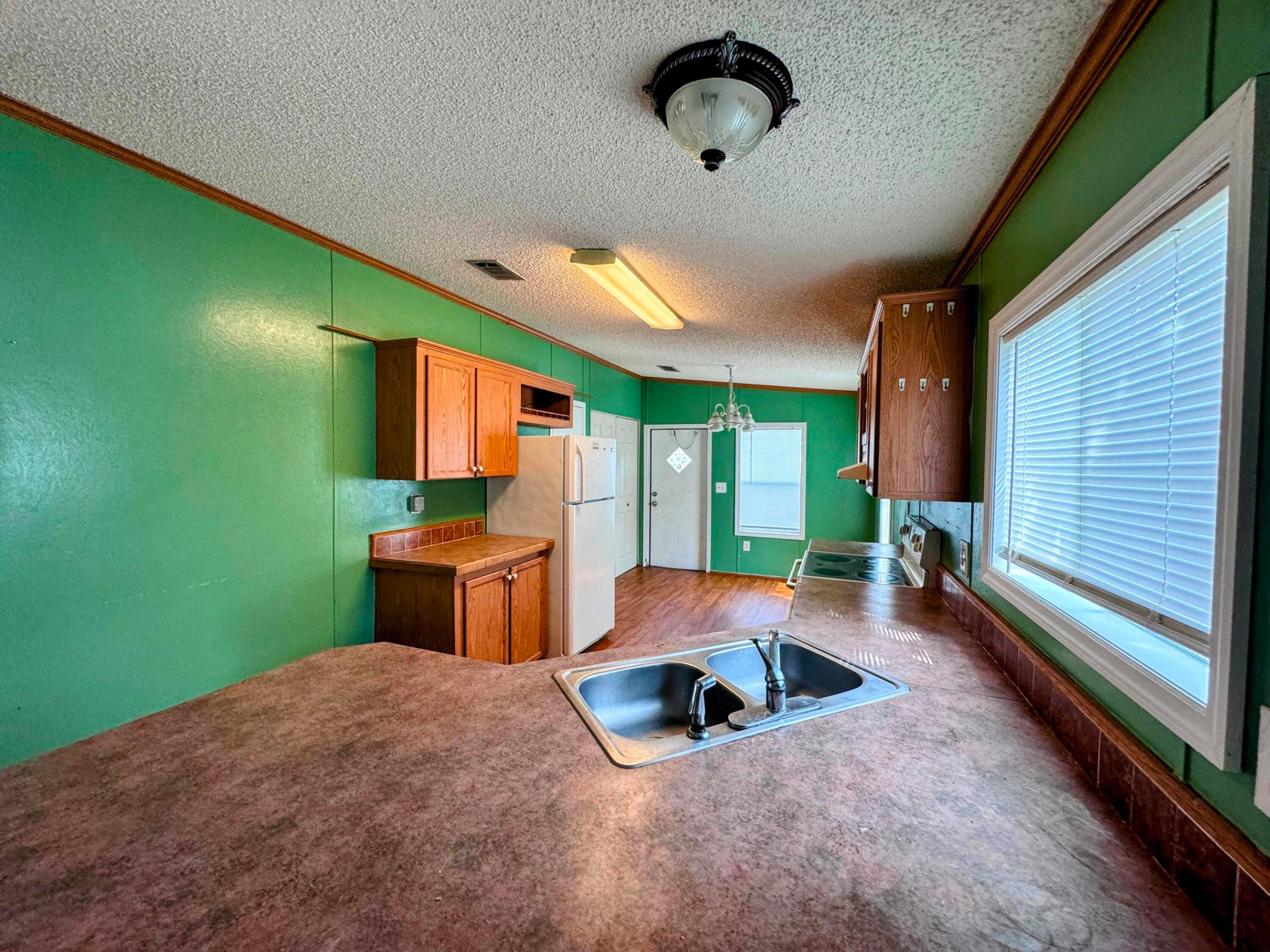 WATERGATE MOBILE HOME - Residential