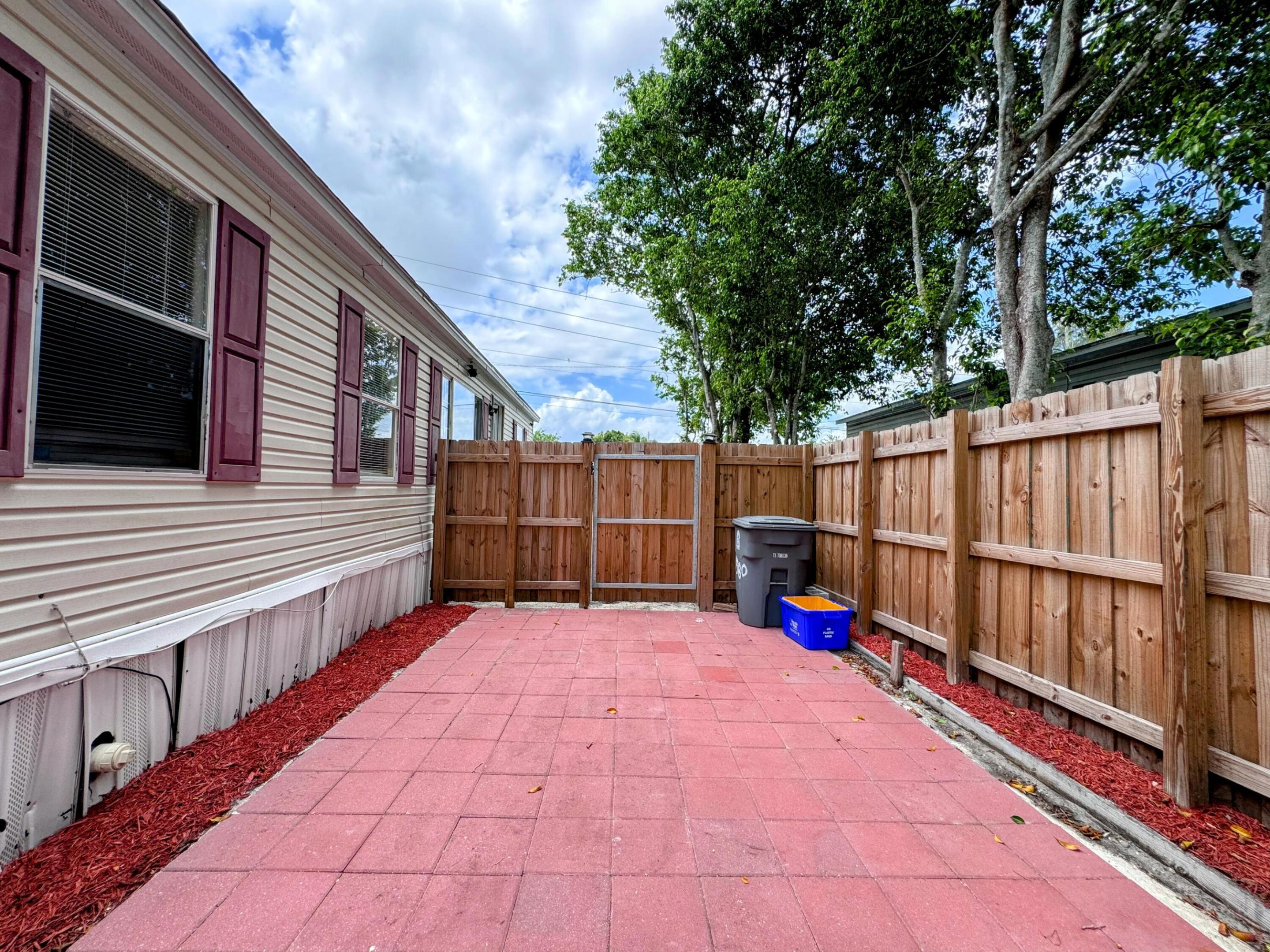 WATERGATE MOBILE HOME - Residential