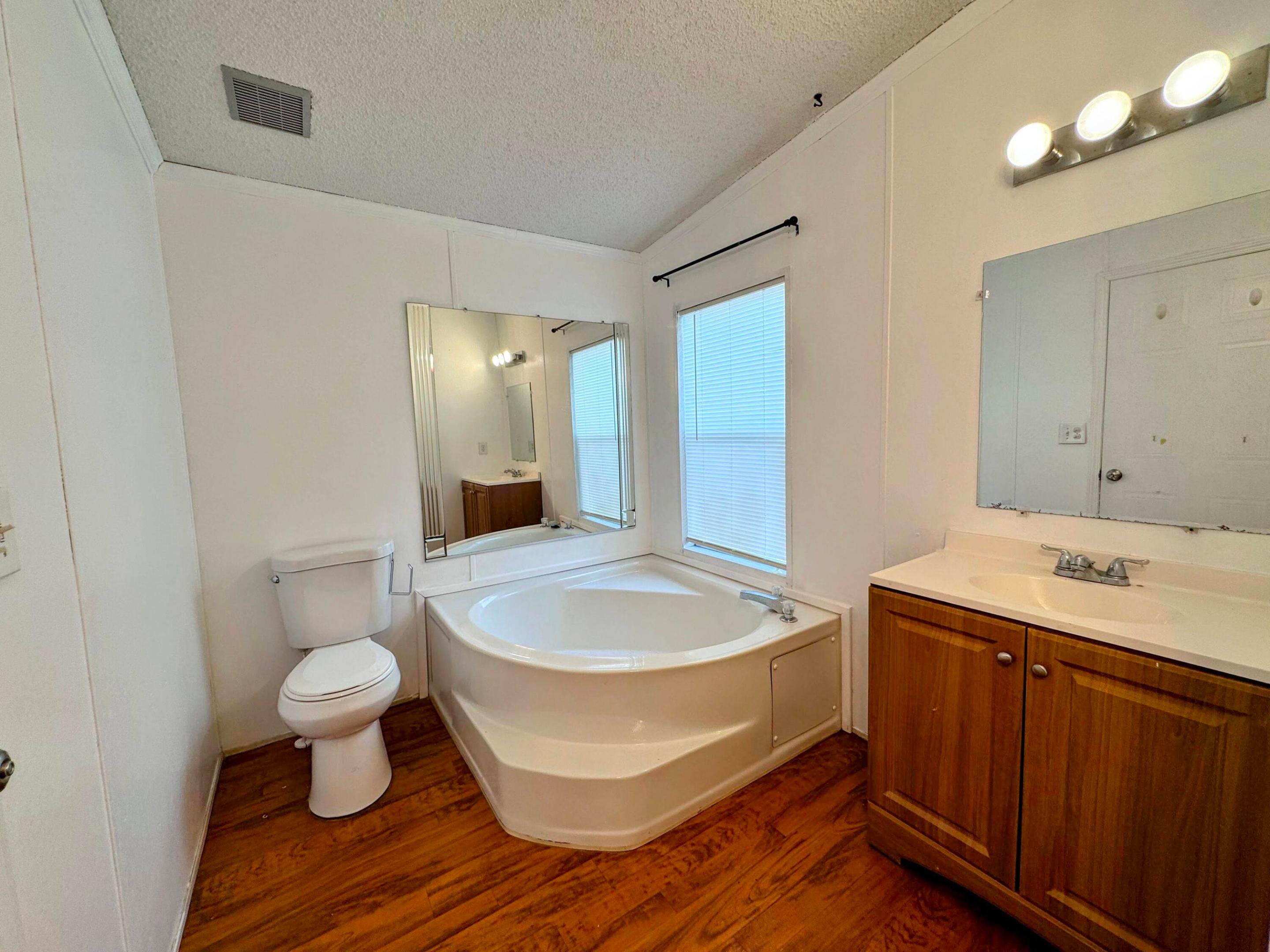 WATERGATE MOBILE HOME - Residential