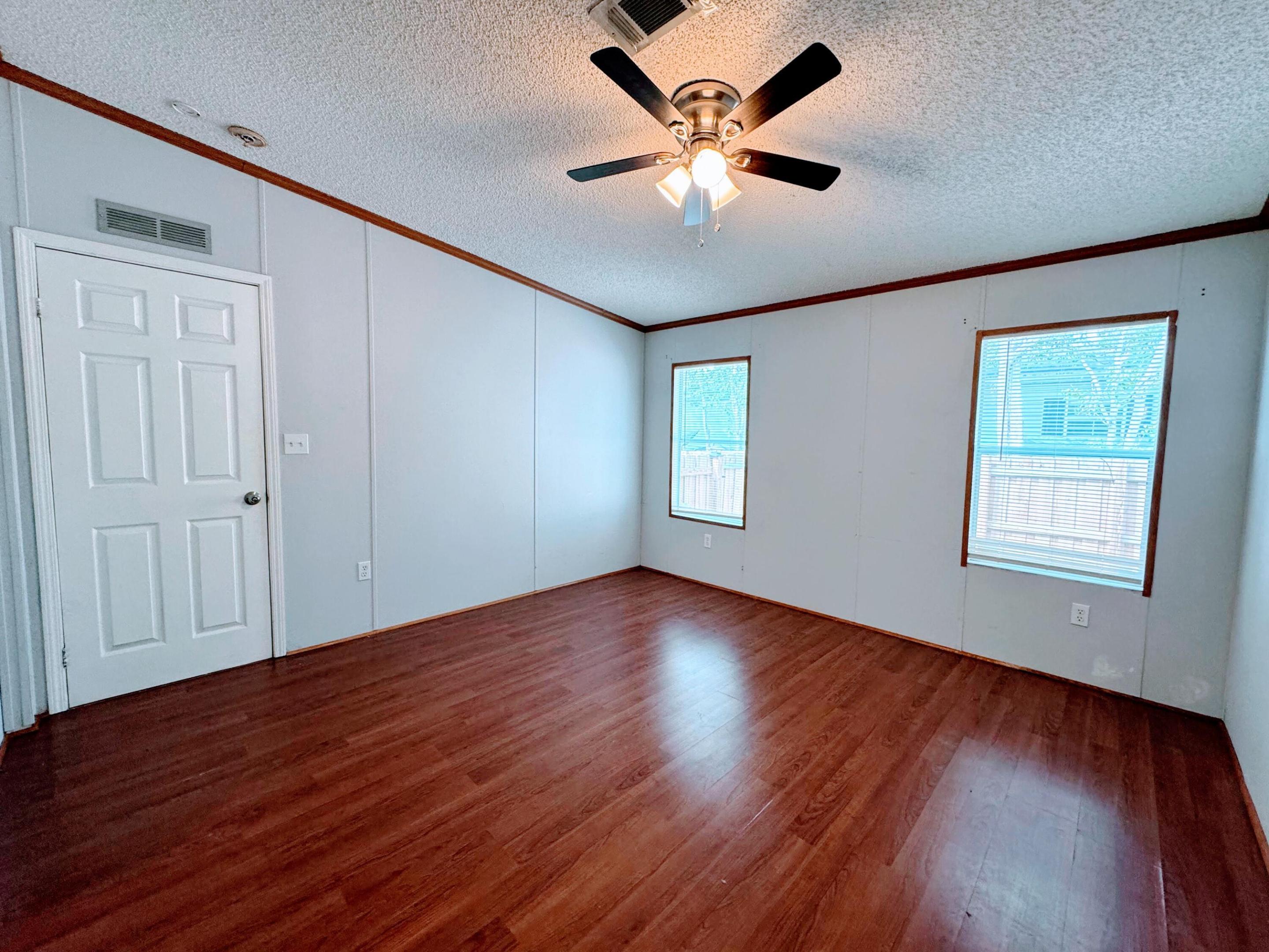 WATERGATE MOBILE HOME - Residential
