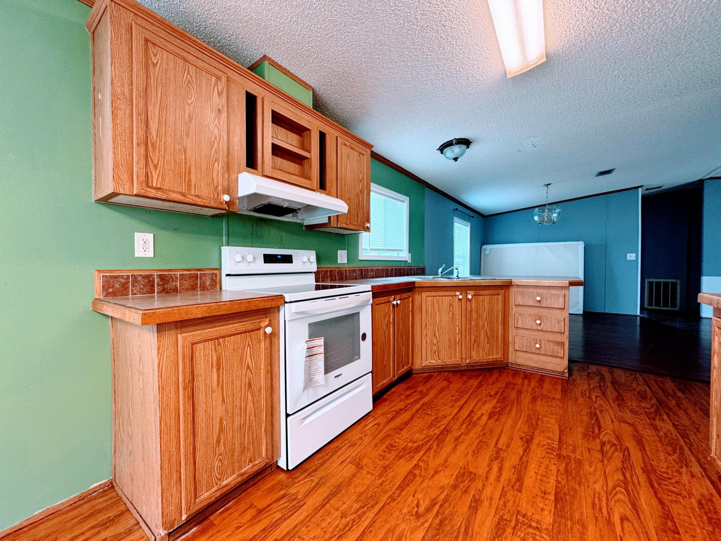 WATERGATE MOBILE HOME - Residential