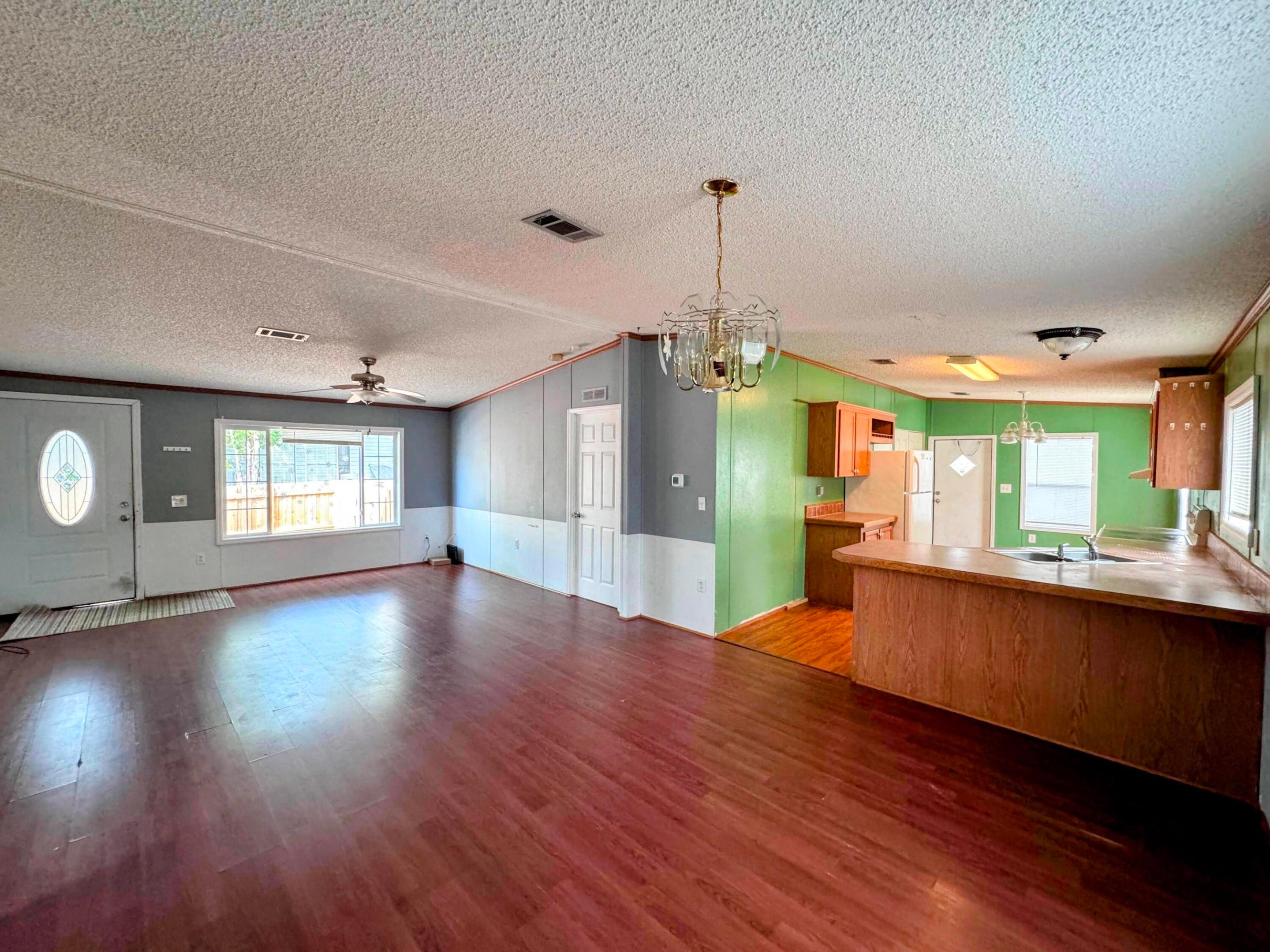 WATERGATE MOBILE HOME - Residential