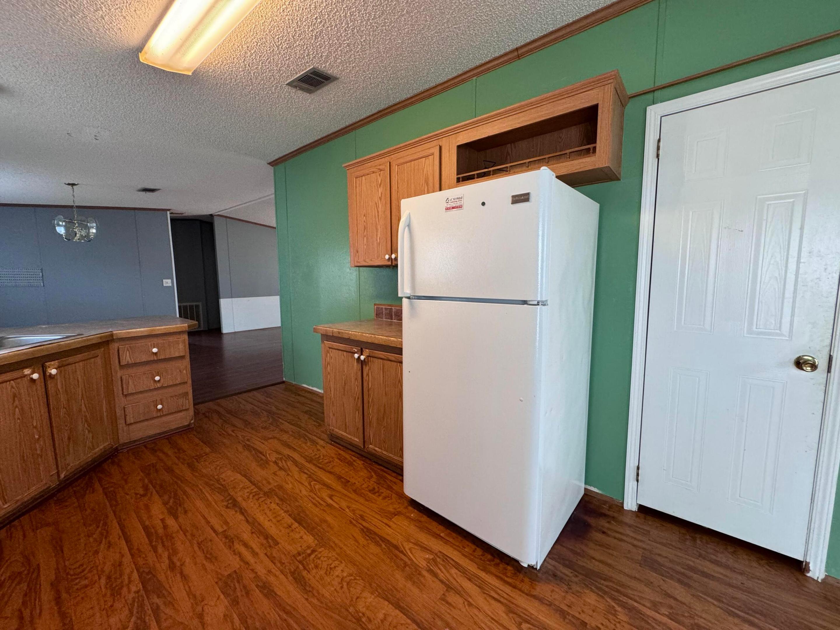 WATERGATE MOBILE HOME - Residential