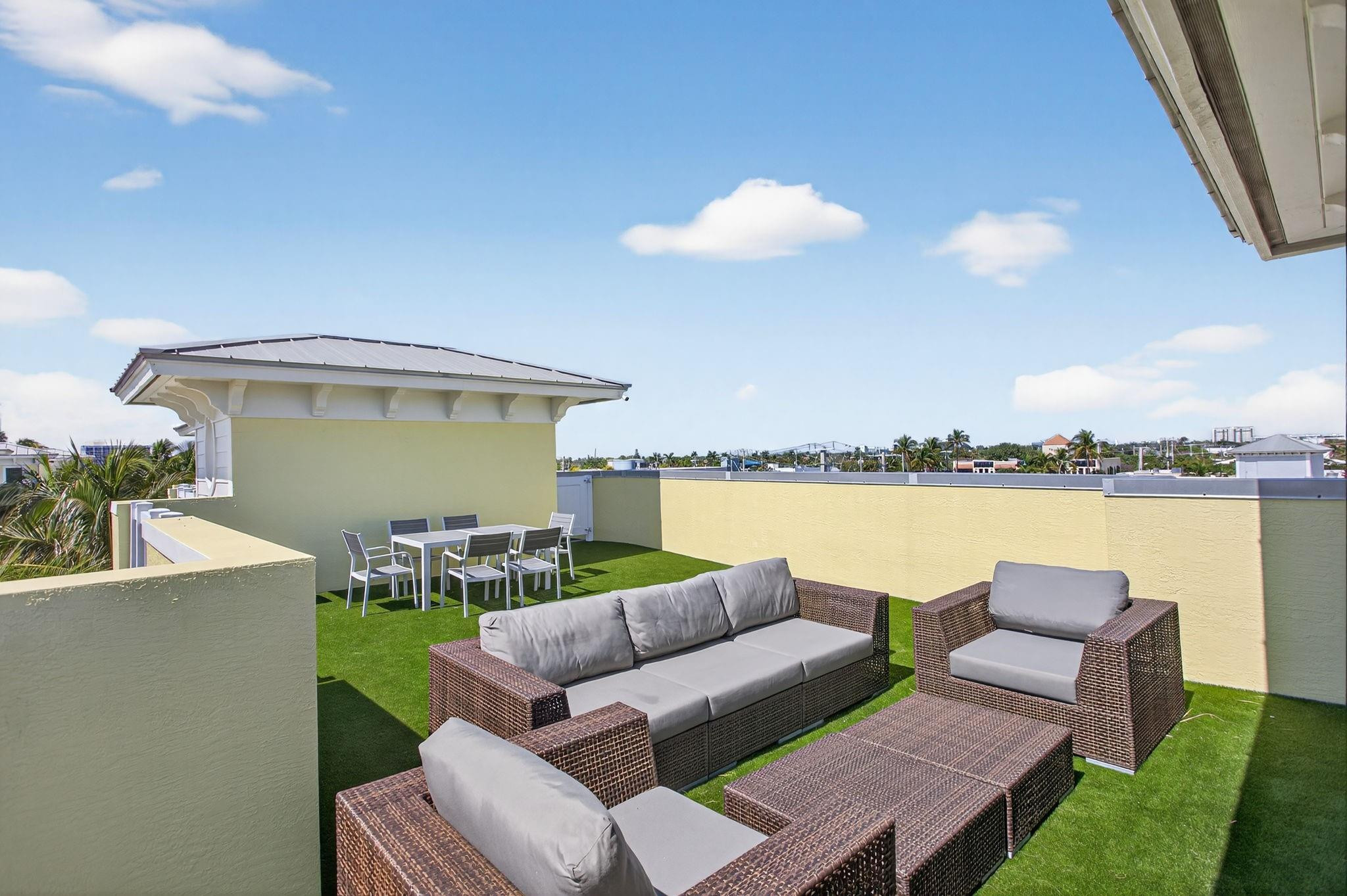 LAUDERDALE BY THE SEA - Residential