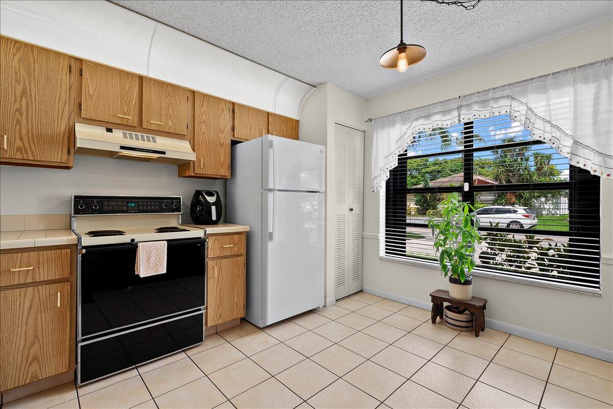 SUMMIT PINES UNIT 4 - Residential