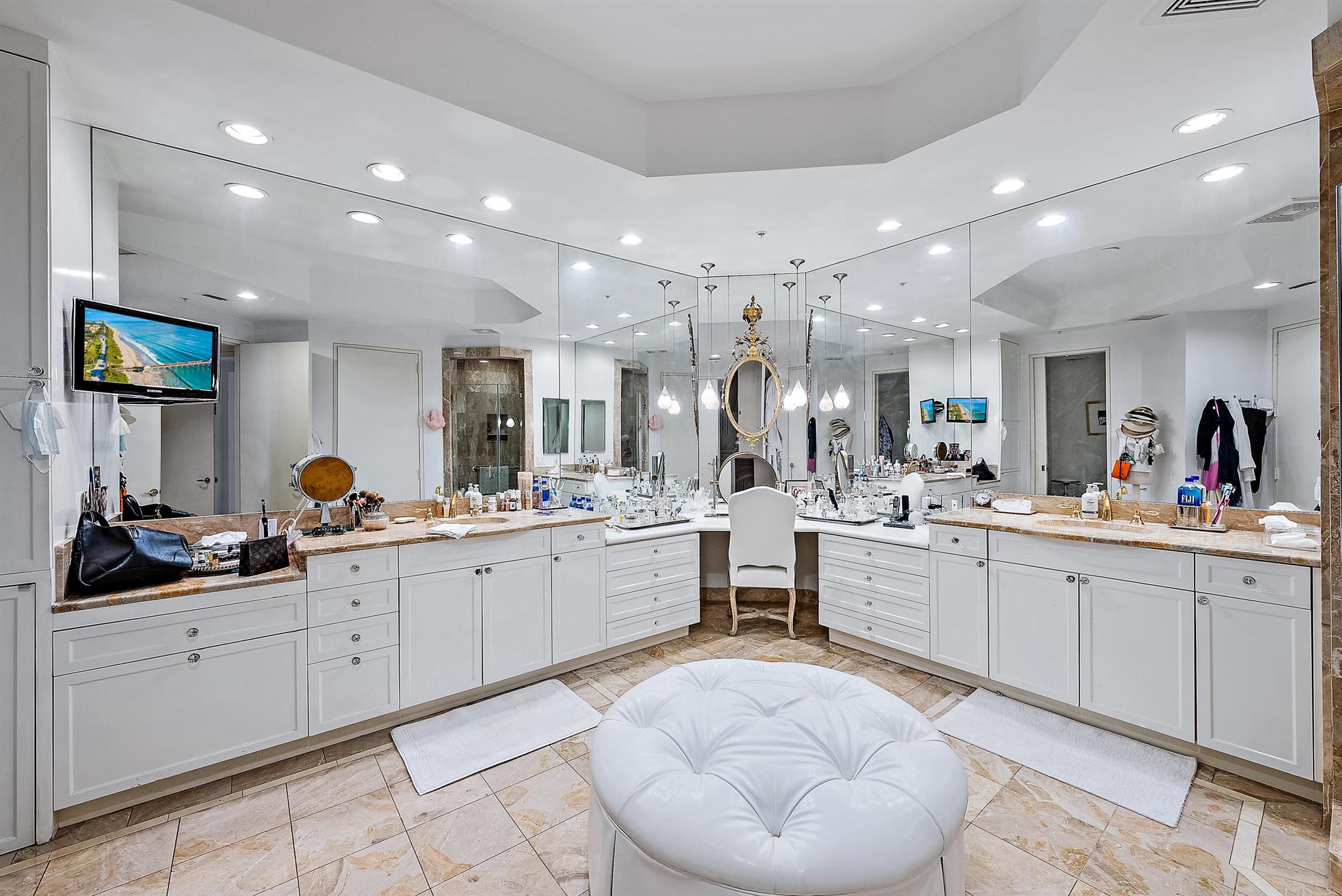 ONE WATERMARK PLACE OF THE PALM BEACHES - Residential