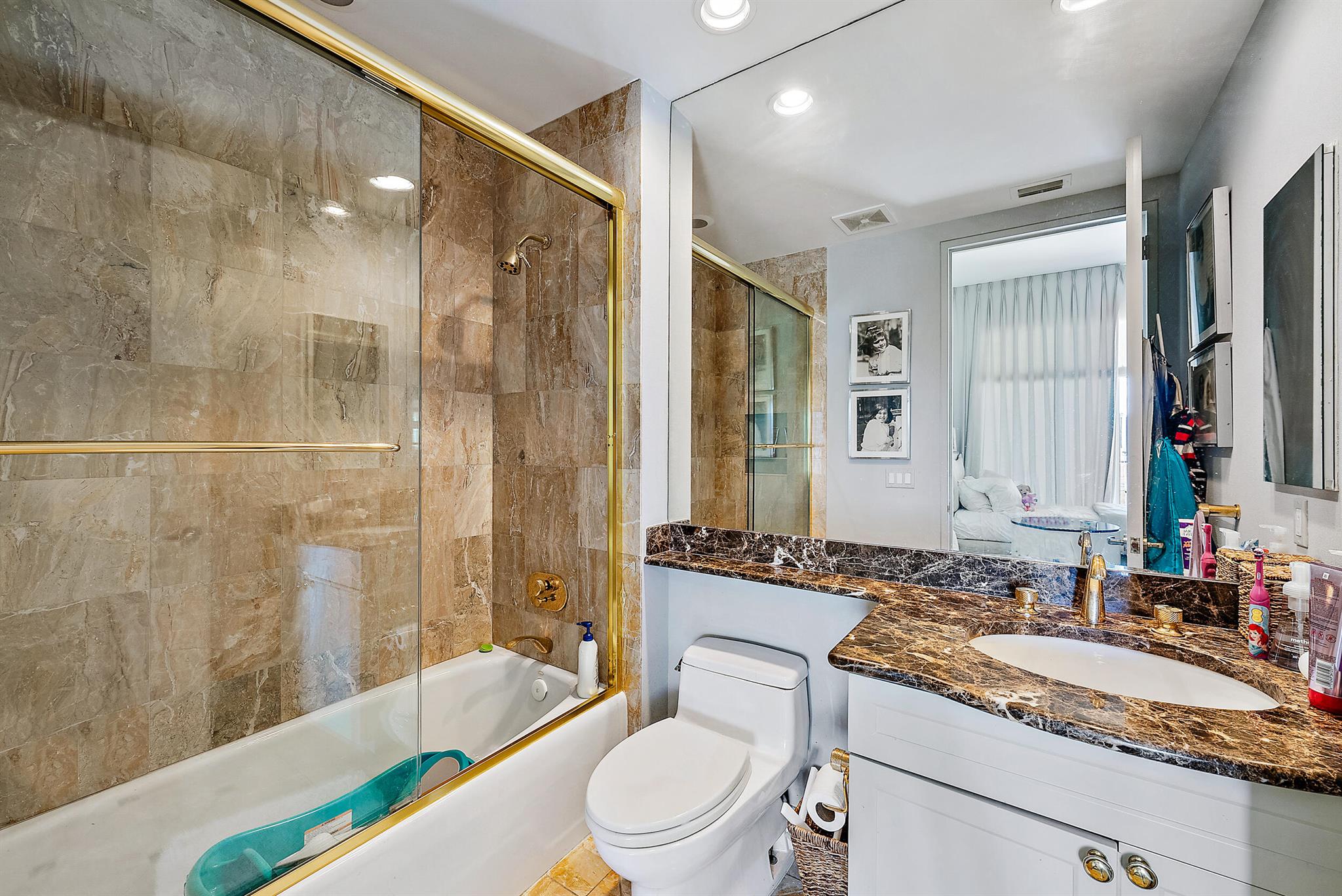ONE WATERMARK PLACE OF THE PALM BEACHES - Residential