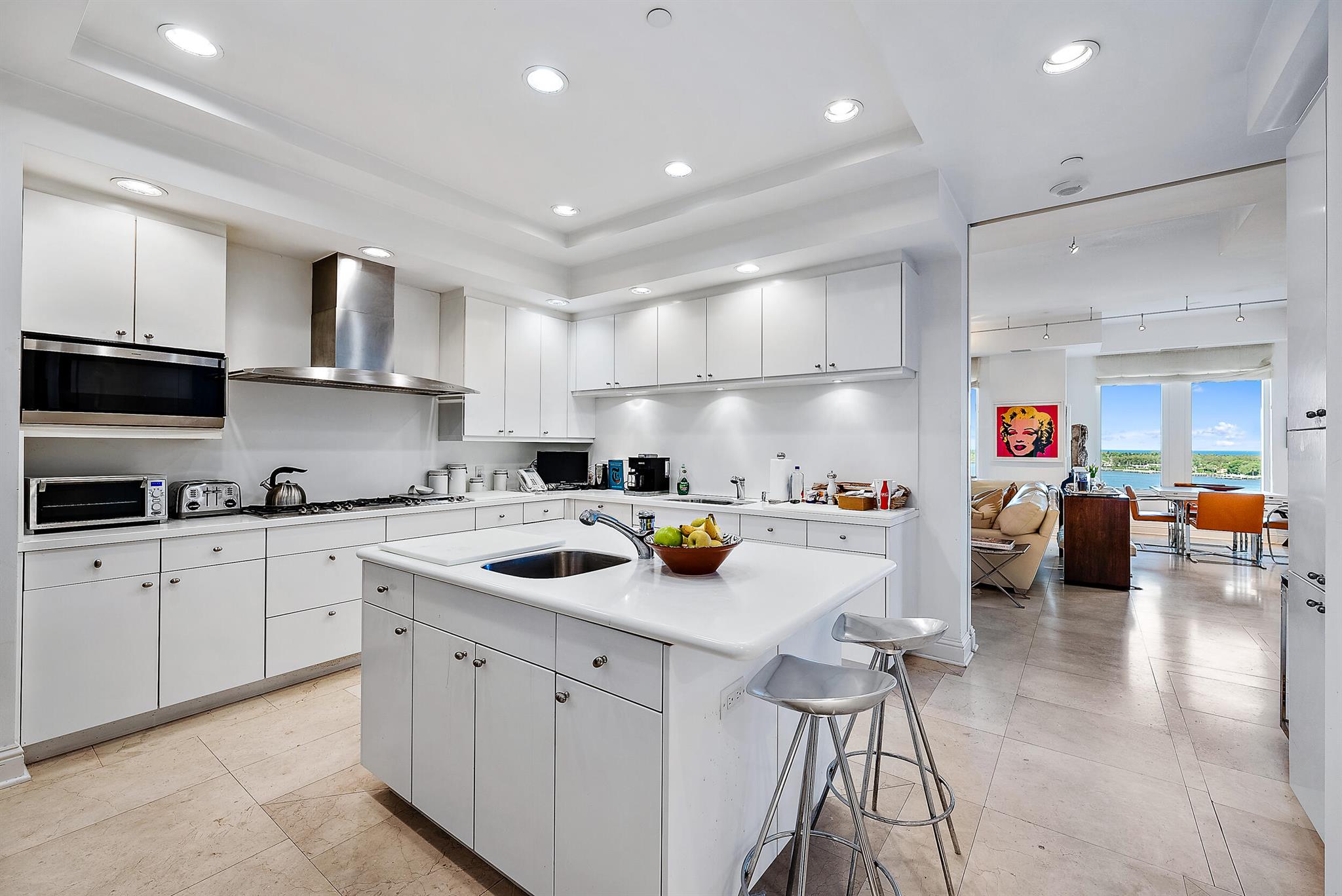 ONE WATERMARK PLACE OF THE PALM BEACHES - Residential
