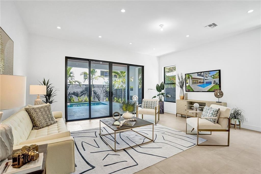 COLEE HAMMOCK - Residential Lease