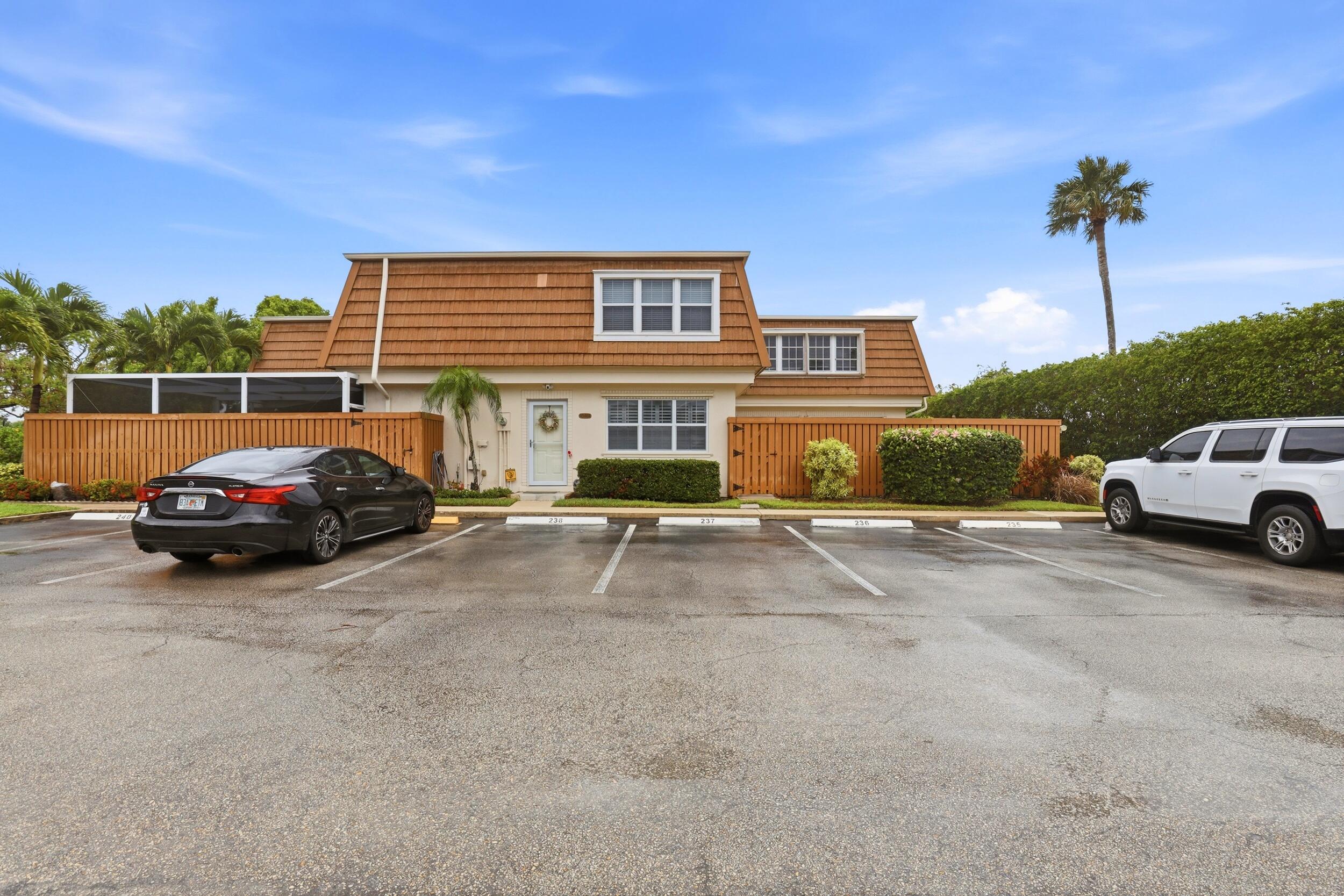 WINCHESTER COURT - Residential