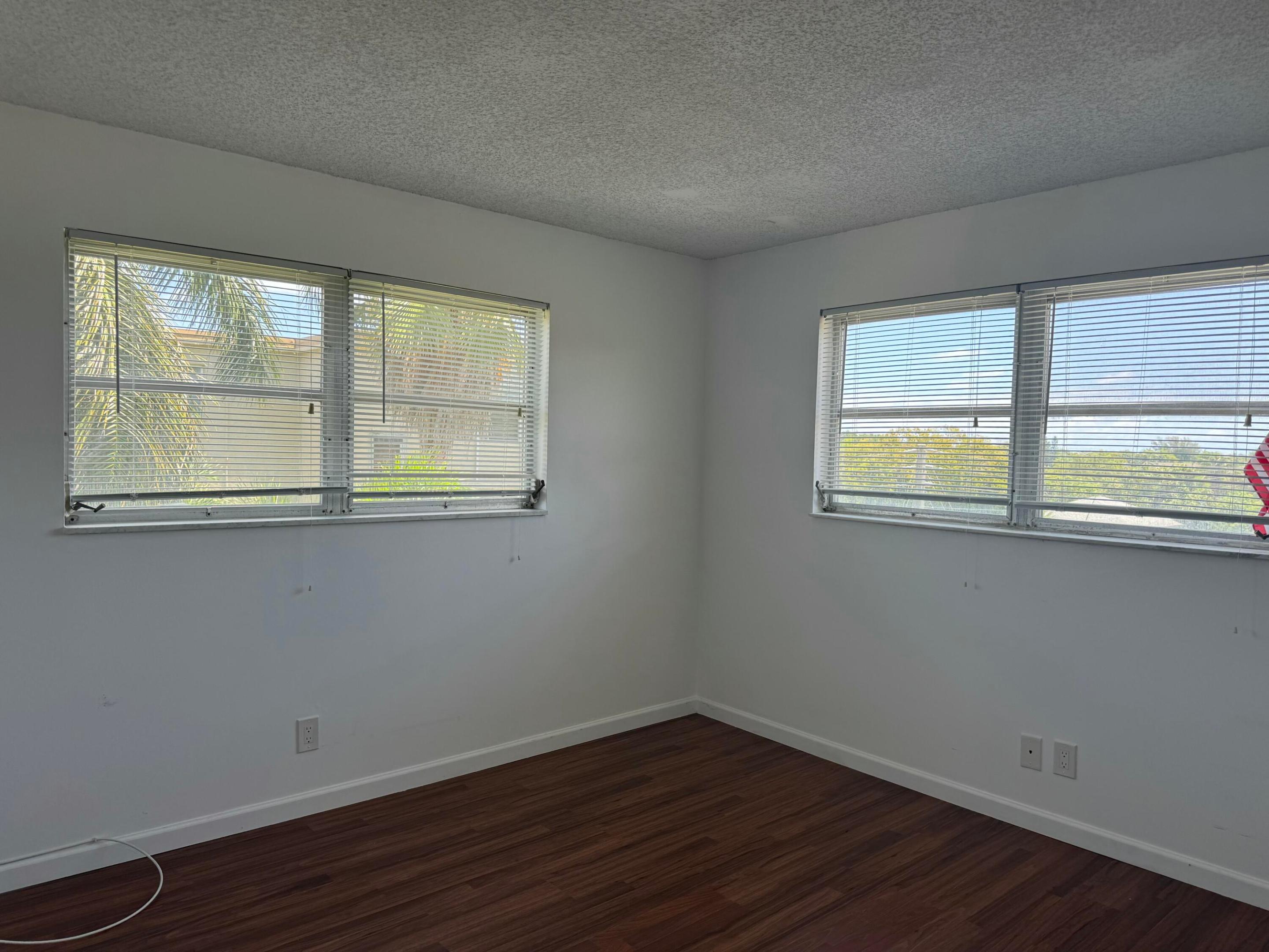 VILLAGE ROYALE GREENWOOD CONDO - Residential