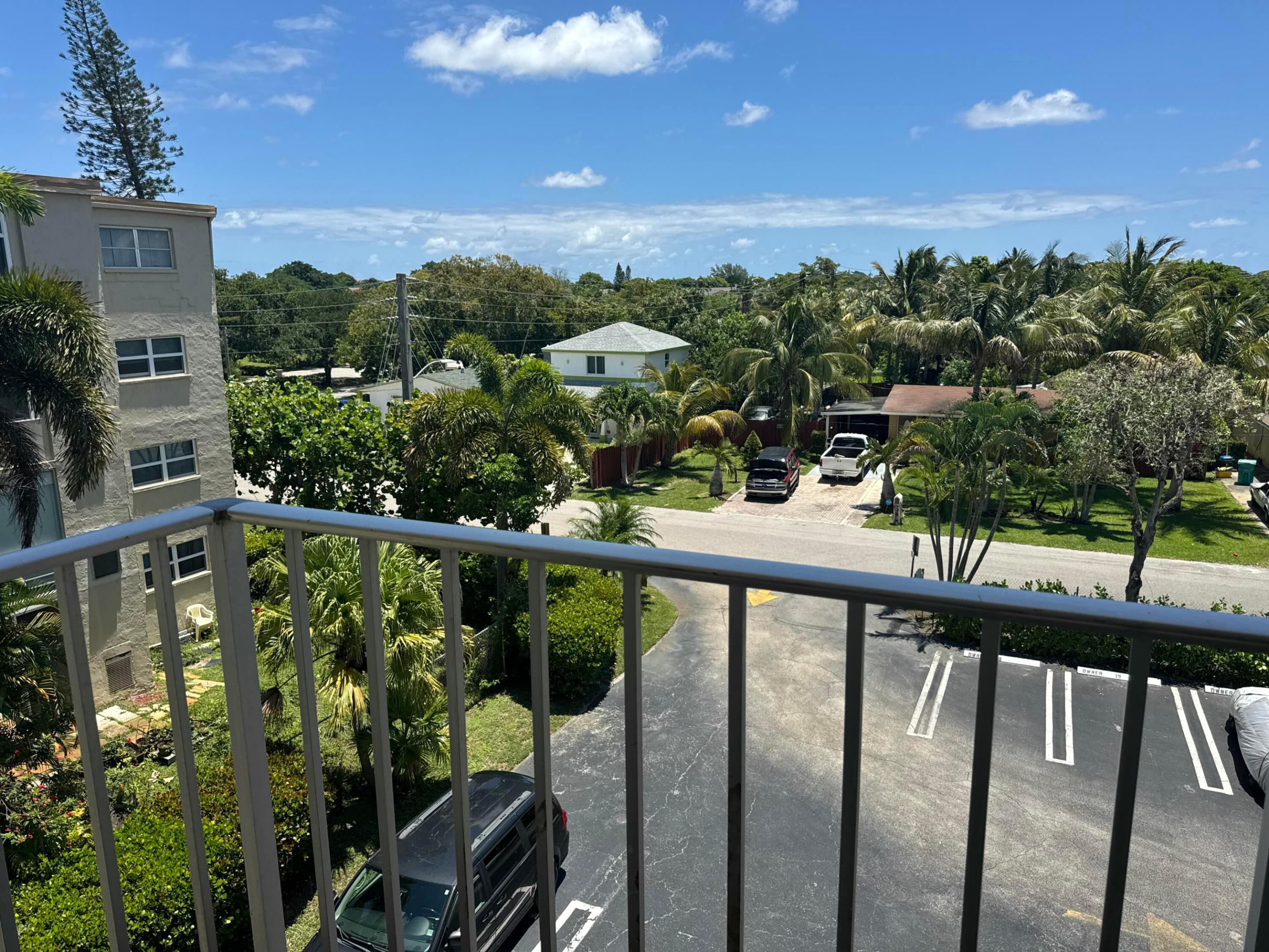 VILLAGE ROYALE GREENWOOD CONDO - Residential