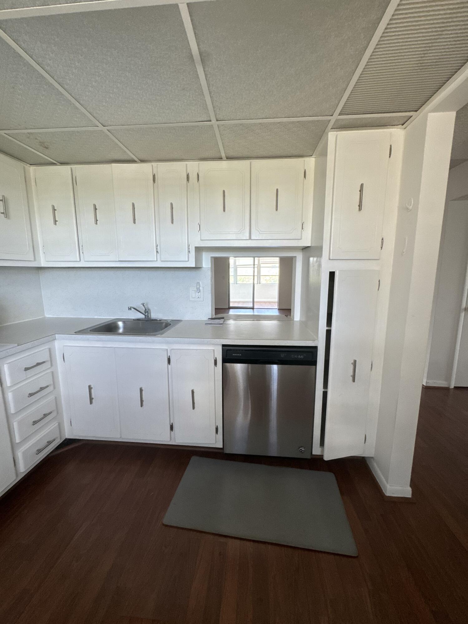 VILLAGE ROYALE GREENWOOD CONDO - Residential