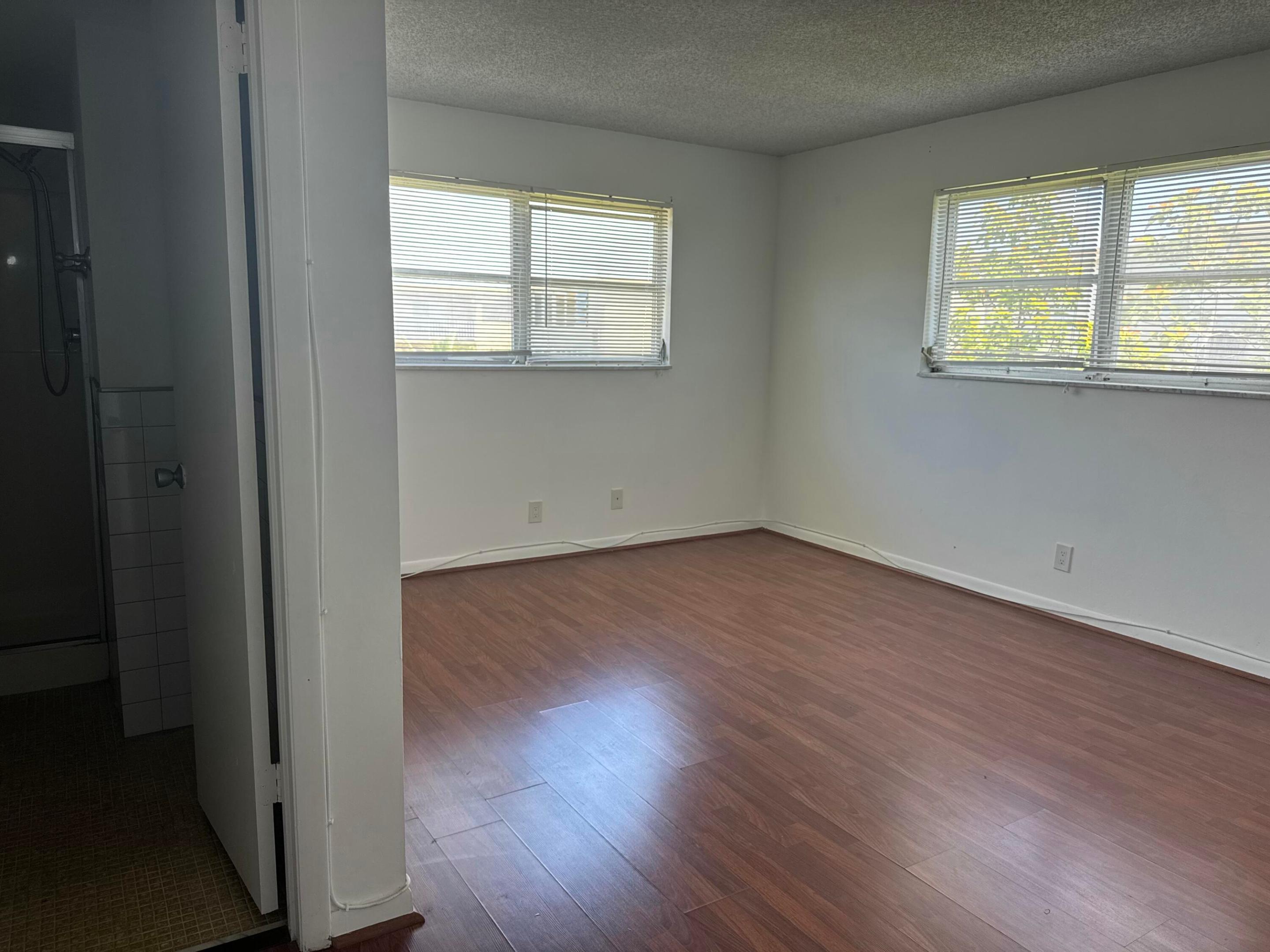 VILLAGE ROYALE GREENWOOD CONDO - Residential