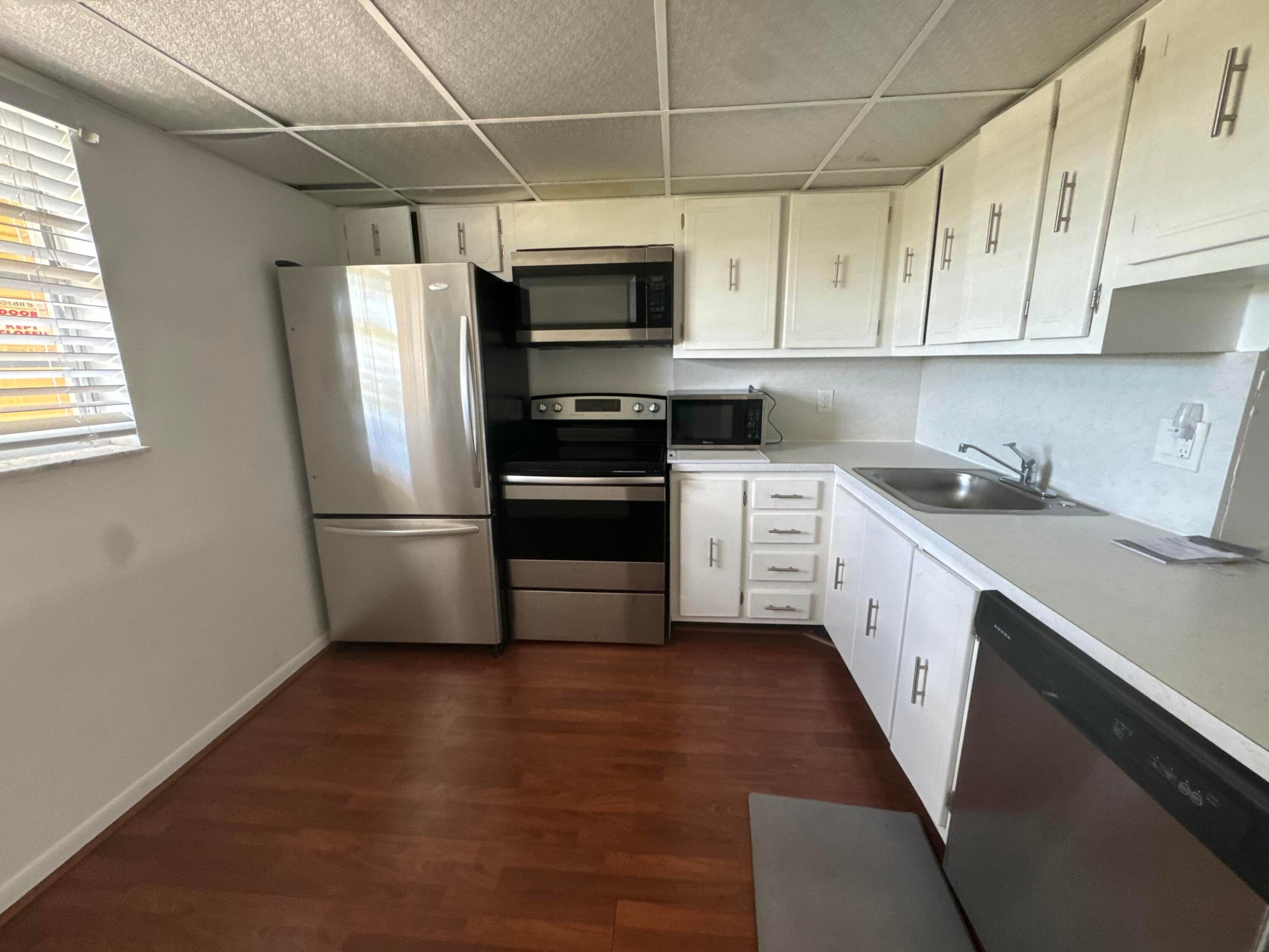 VILLAGE ROYALE GREENWOOD CONDO - Residential