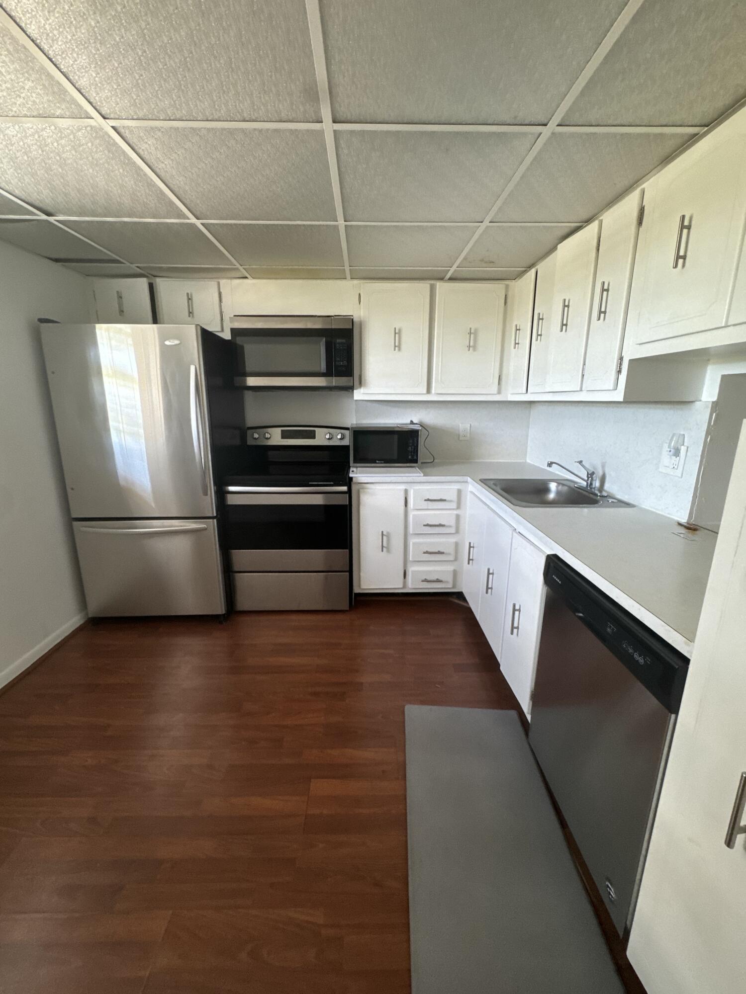 VILLAGE ROYALE GREENWOOD CONDO - Residential