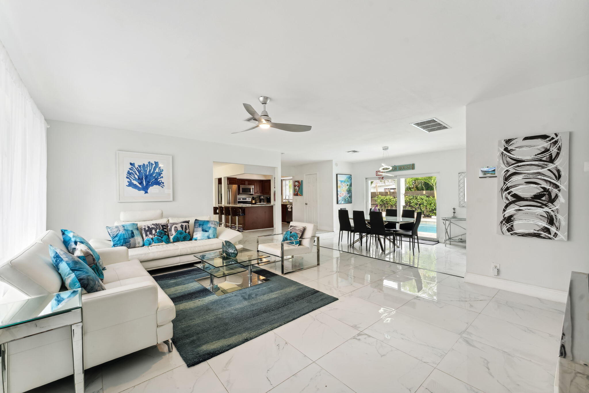 COUNTRY CLUB HOMES - Residential Lease